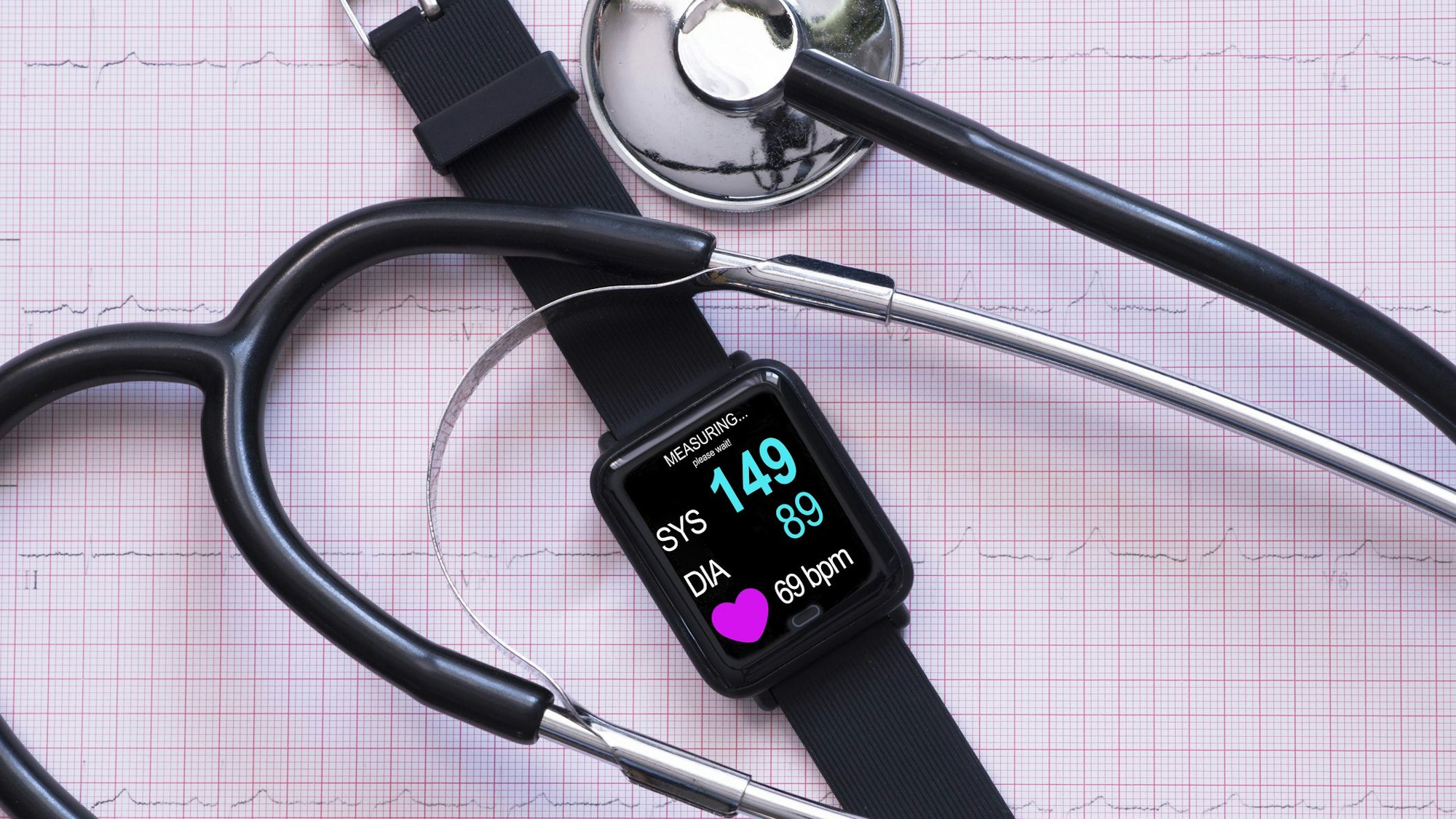 Mit einer Smartwatch kann der Blutdruck gemessen werden.
