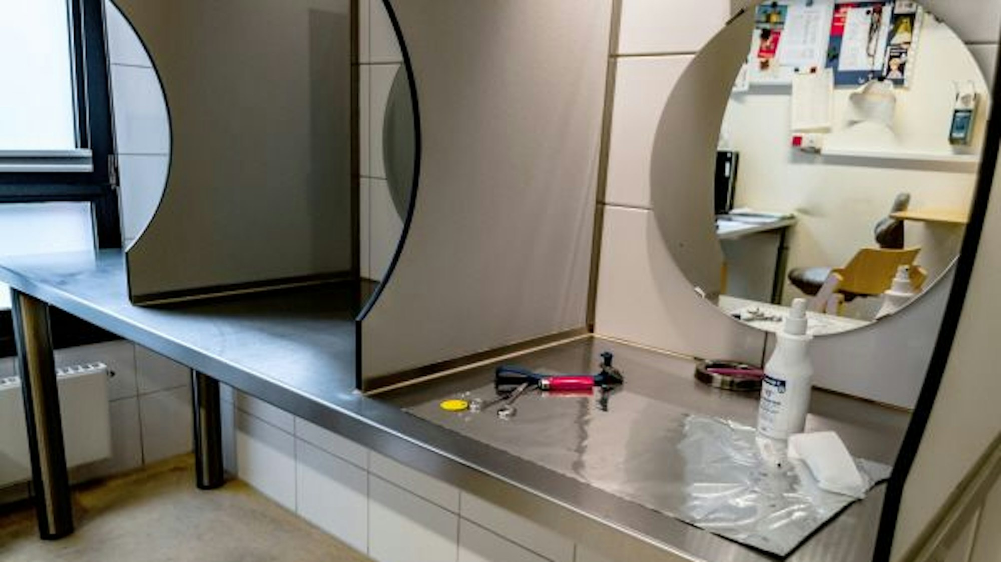 Der Drogenkonsumraum am Kölner Hauptbahnhof: Ohne Hilfestellung werden die Substanzen hier von den Junkies eingenommen.