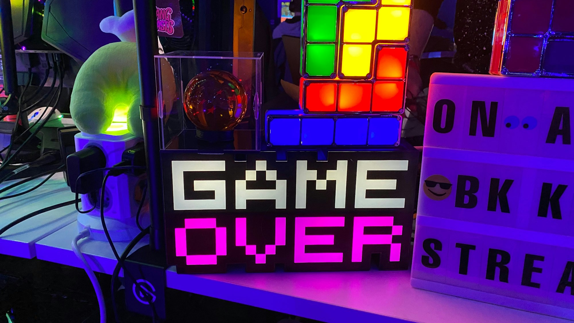 Bei der ersten Gamescom Lan in der Koelnmesse haben viele Spieler ihre eigene Dekoration mitgebracht.