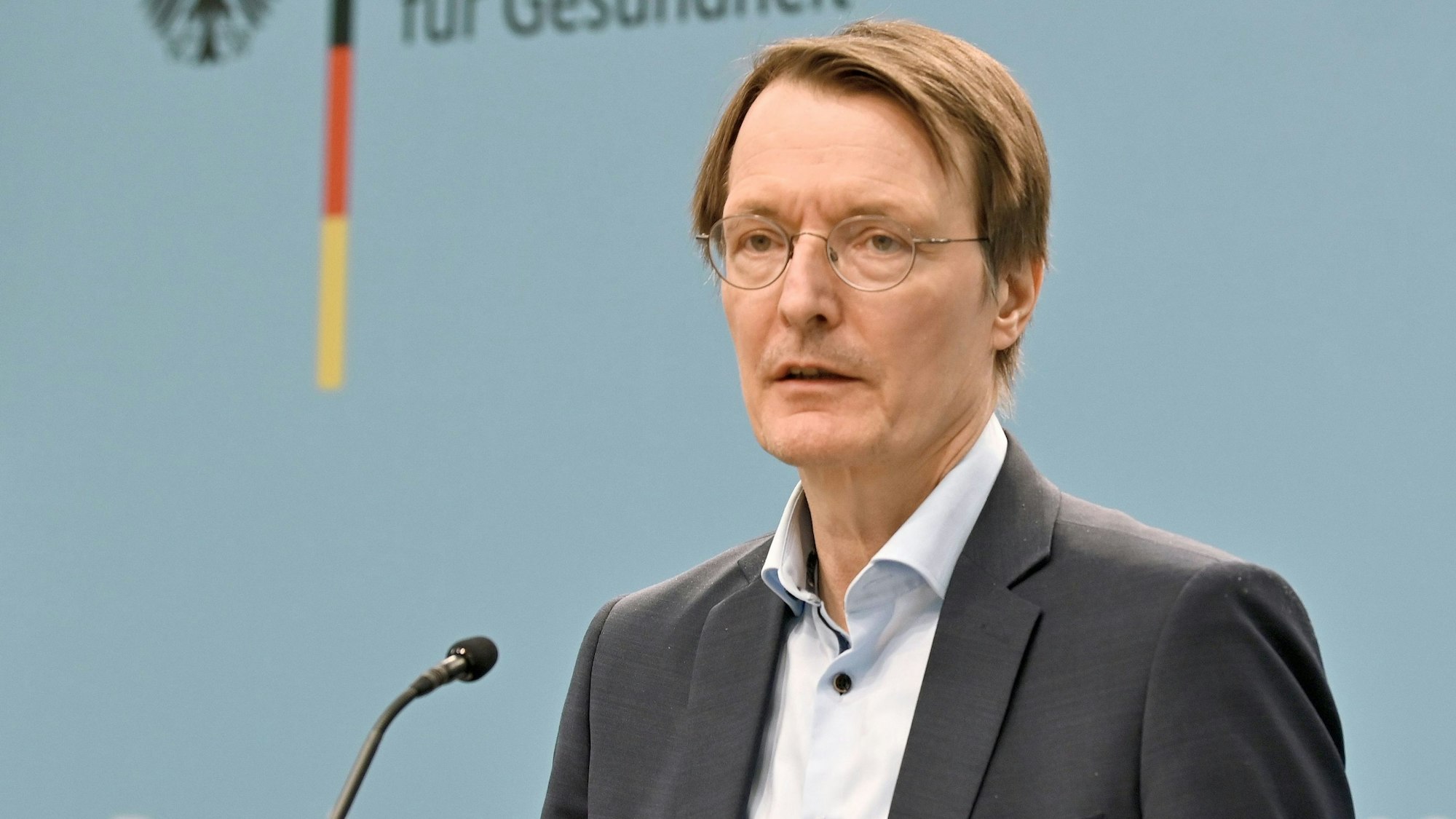 Karl Lauterbach (SPD), Bundesminister für Gesundheit, nimmt an einer Pressekonferenz teil. (Archivbild)