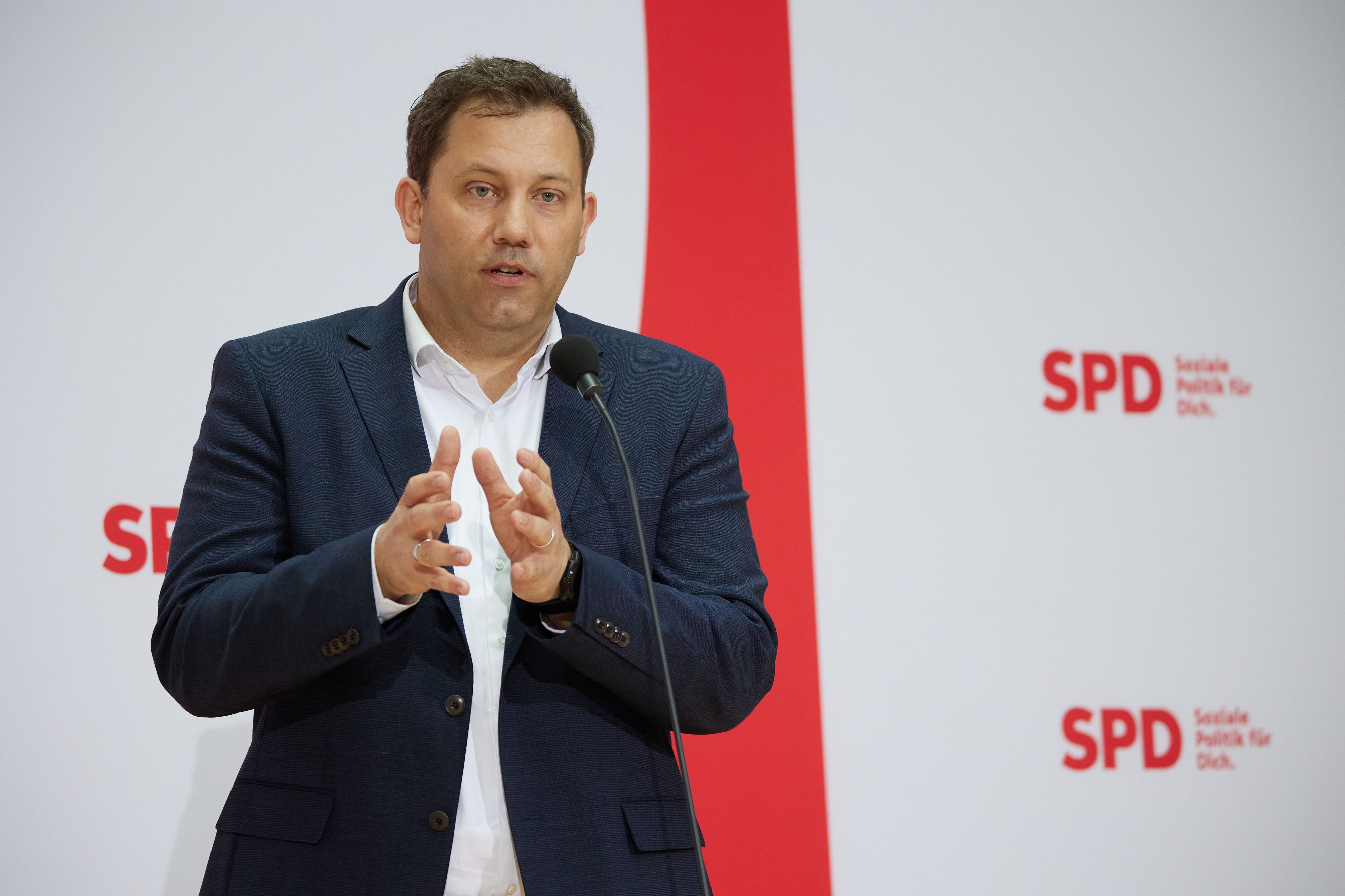 Lars Klingbeil (SPD), Bundesvorsitzender, gibt ein Statement nach einer Klausurtagung des SPD-Parteivorstandes im Willy-Brandt-Haus.