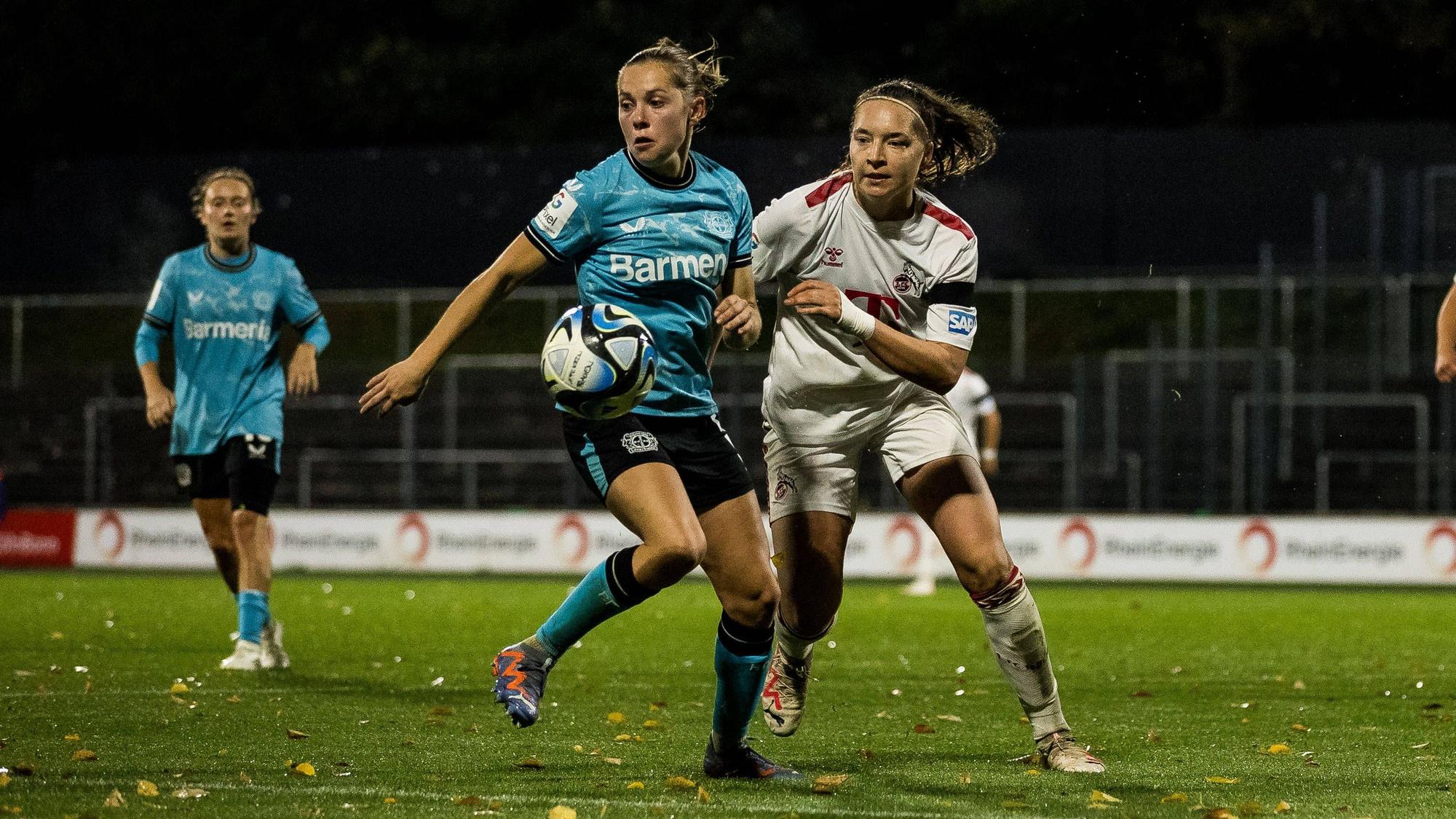 GOOGLE PIXEL Frauen Bundesliga: 1. FC Koeln - Bayer 04 Leverkusen 20.10.2023 Janou Levels Bayer 04 Leverkusen, 5, Lotta Cordes 1. FC Koeln, 6 GOOGLE PIXEL Frauen Bundesliga, 1. FC Koeln - Bayer 04 Leverkusen, Koeln, Franz-Kremer-Stadion am 20.10.2023 DFB REGULATIONS PROHIBIT ANY USE OF PHOTOGRAPHS AS IMAGE SEQUENCES AND/OR QUASI-VIDEO. *** GOOGLE PIXEL Womens Bundesliga 1 FC Koeln Bayer 04 Leverkusen 20 10 2023 Janou Levels Bayer 04 Leverkusen, 5 , Lotta Cordes 1 FC Koeln, 6 GOOGLE PIXEL Womens Bundesliga, 1 FC Koeln Bayer 04 Leverkusen, Koeln, Franz Kremer Stadium on 20 10 2023 DFB REGULATIONS PROHIBIT ANY USE OF PHOTOGRAPHS AS IMAGE SEQUENCES AND OR QUASI VIDEO Copyright: xBEAUTIFULxSPORTS/Wunderlx