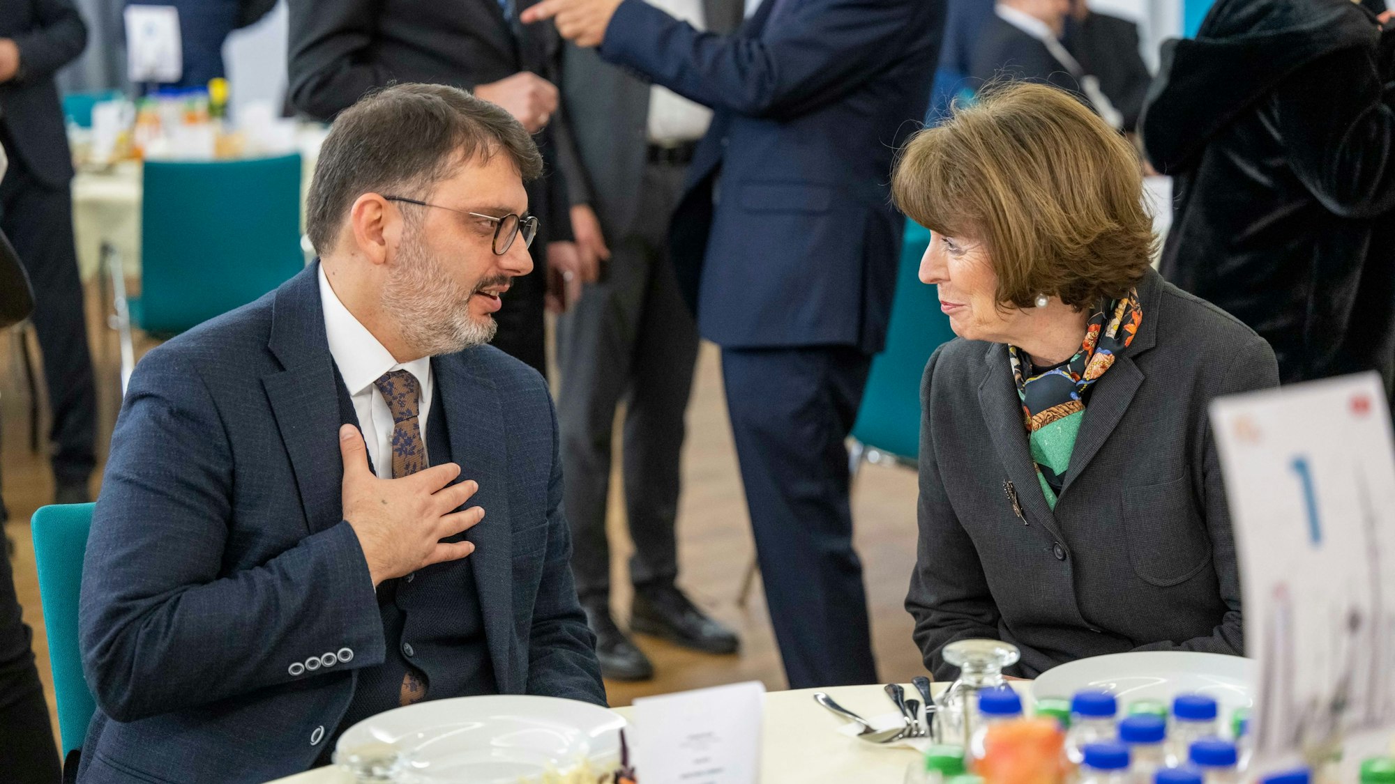 Dr. Muharrem Kuzey und Henriette Reker.