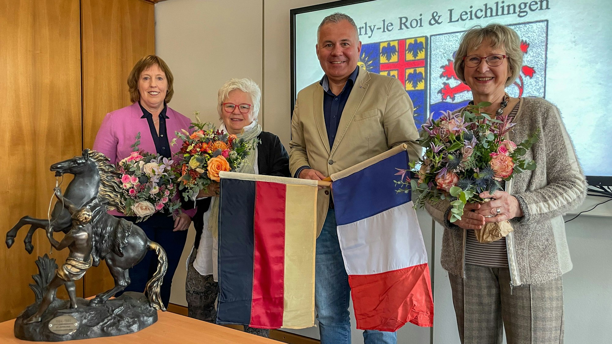 Freuen sich auf die Feier zum 60. Geburtstag: Heidrun Glage (.v.l), Hannelore Fohlmeister-Waßenberg , Frank Steffes und Sybille Schmidt.