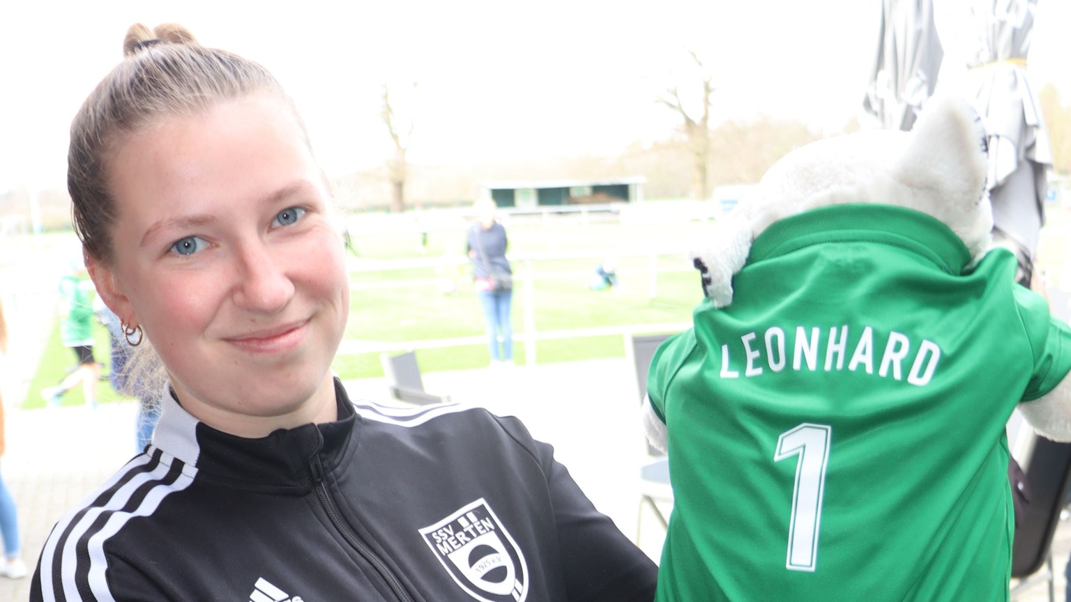 Das Maskottchen der Mädchenmannschaft trägt den Namen Leonhard.