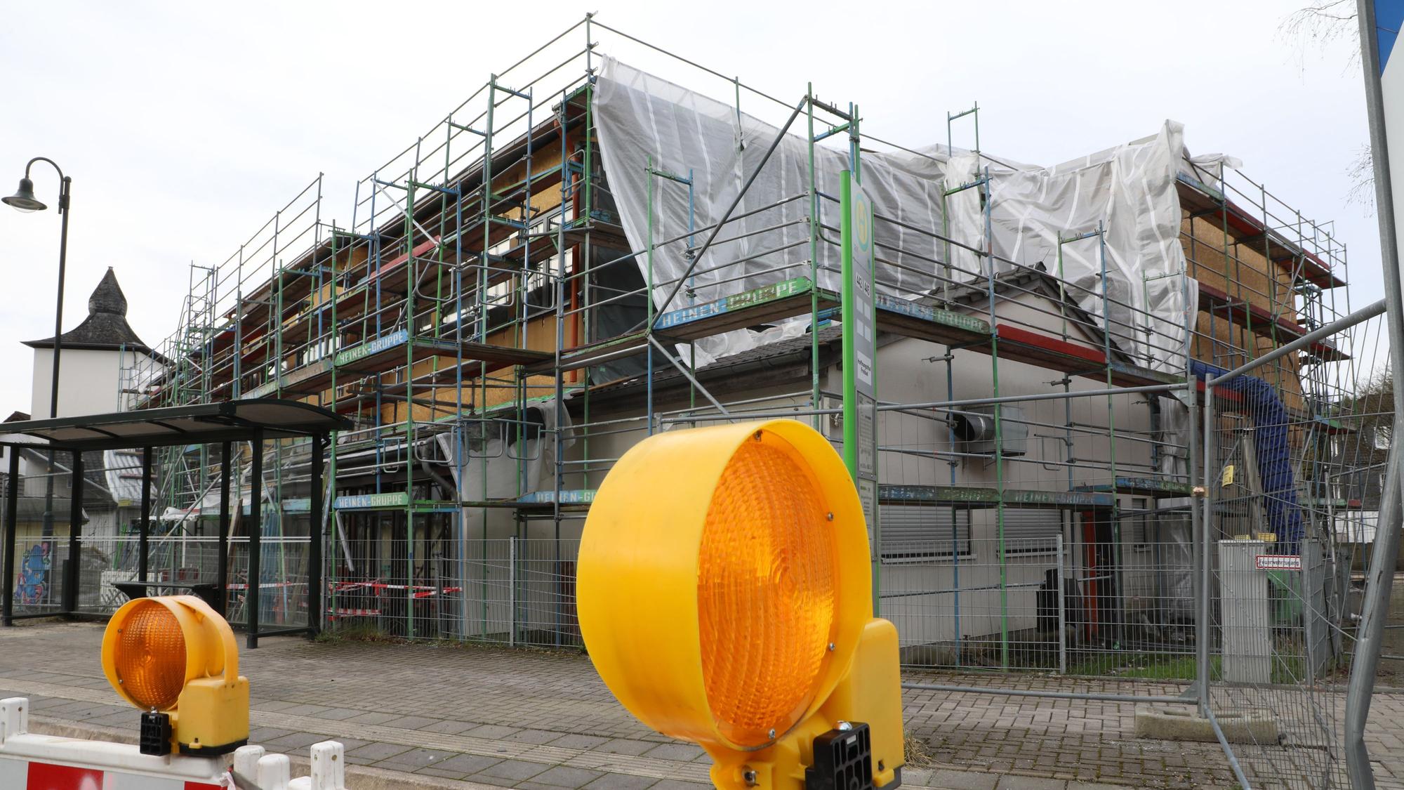 Nach einem Wasserschaden im Juli 2023 kam der Ausbau der Grundschule Hoffnungsthal kaum voran. Jetzt will die Stadt Rösrath bei dem Projekt Fortschritte machen.
