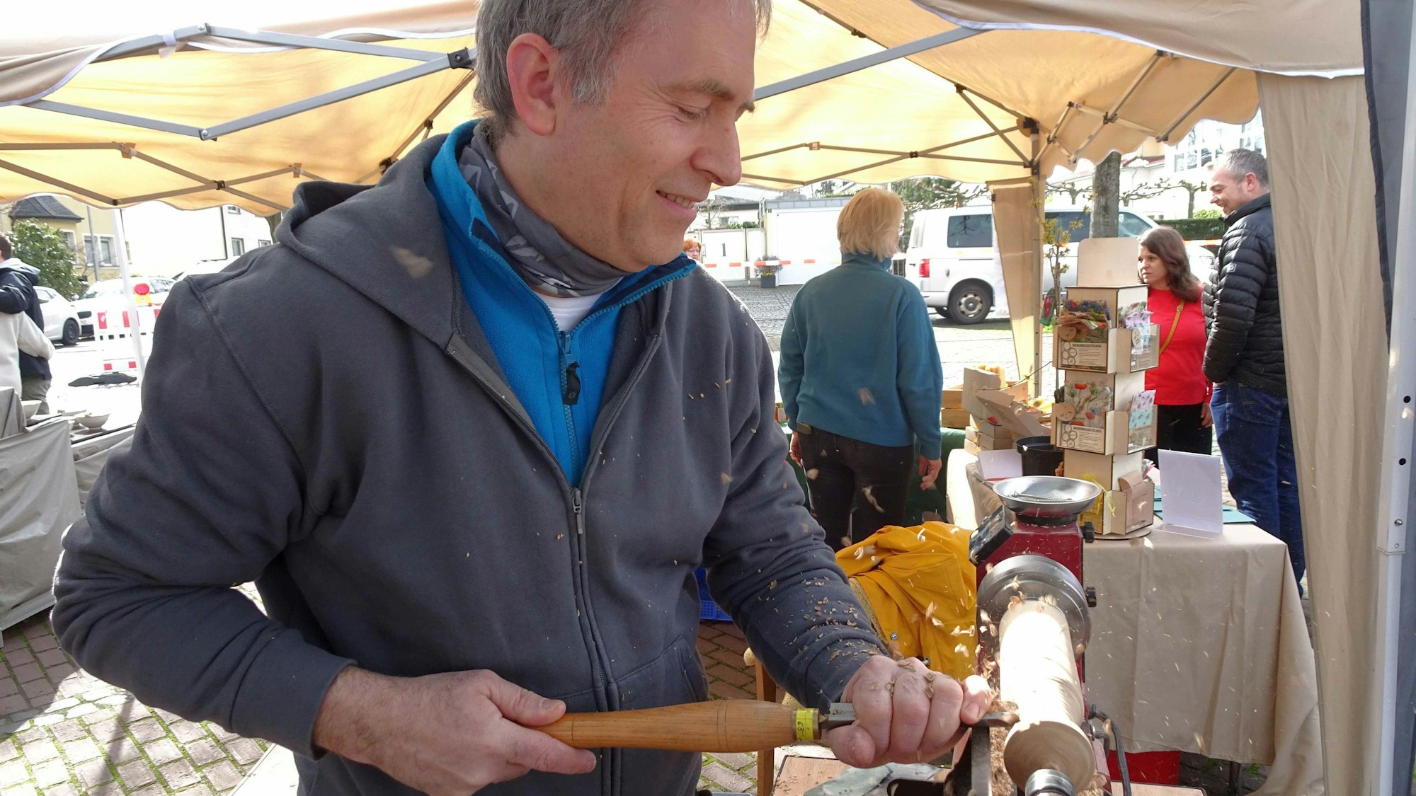 Die Späne flogen bei Drechsler Thomas Moskopp aus Euskirchen.