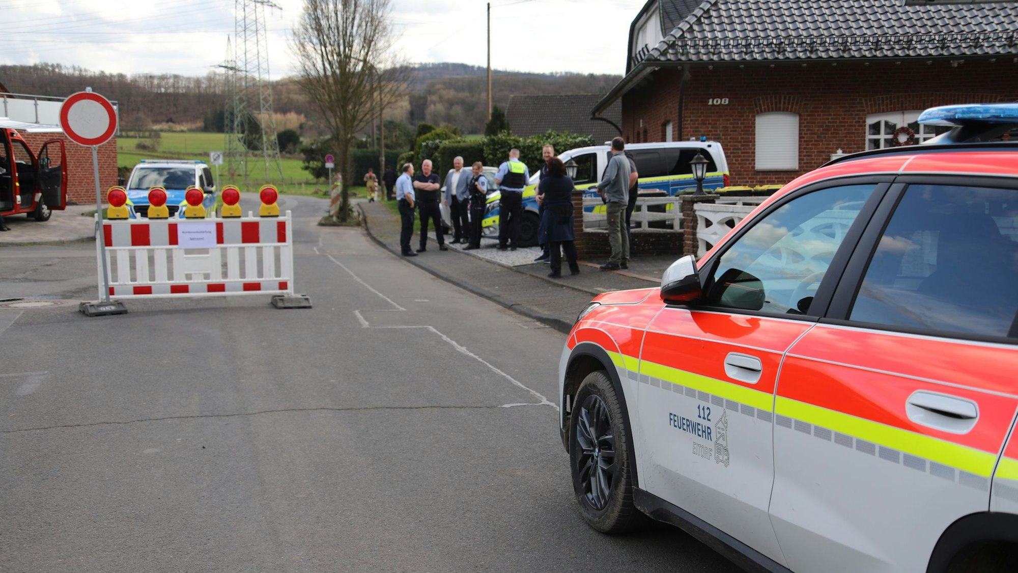 Absperrung in Eitorf-Alzenbach nach dem Fund einer Weltkriegsbombe.
