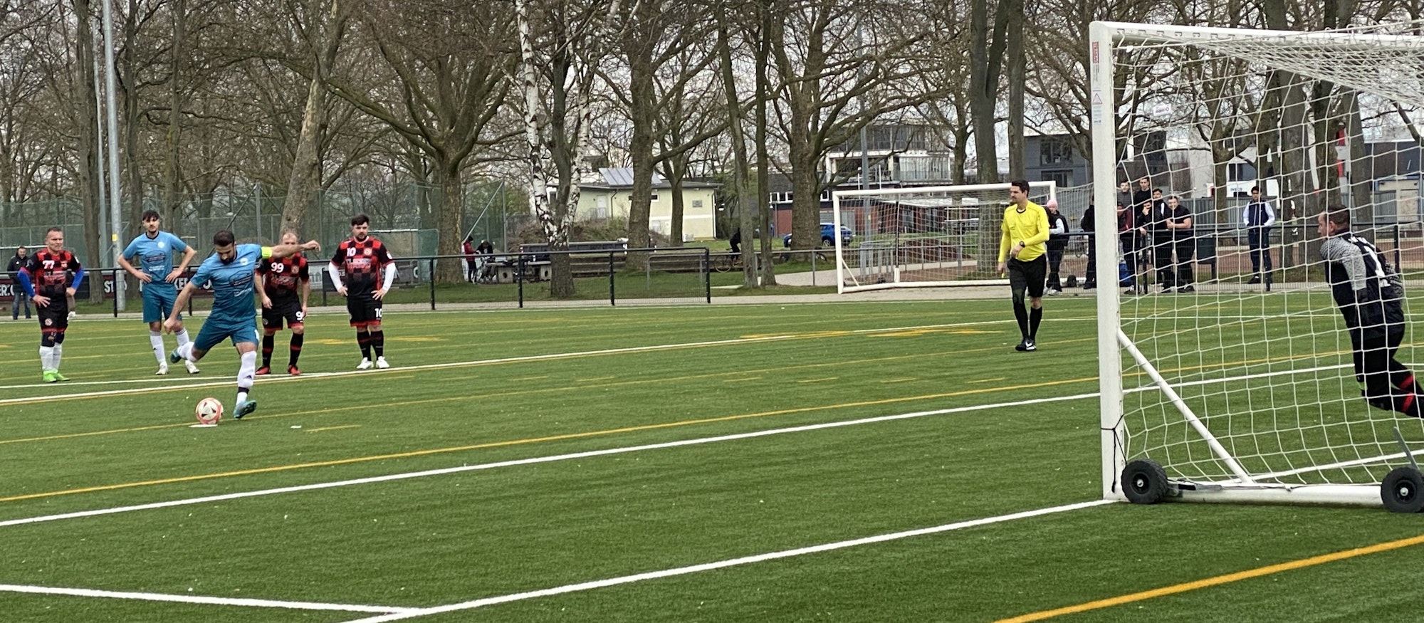 Ibrahim Saglam trifft per Elfmeter gegen Croatia Köln.