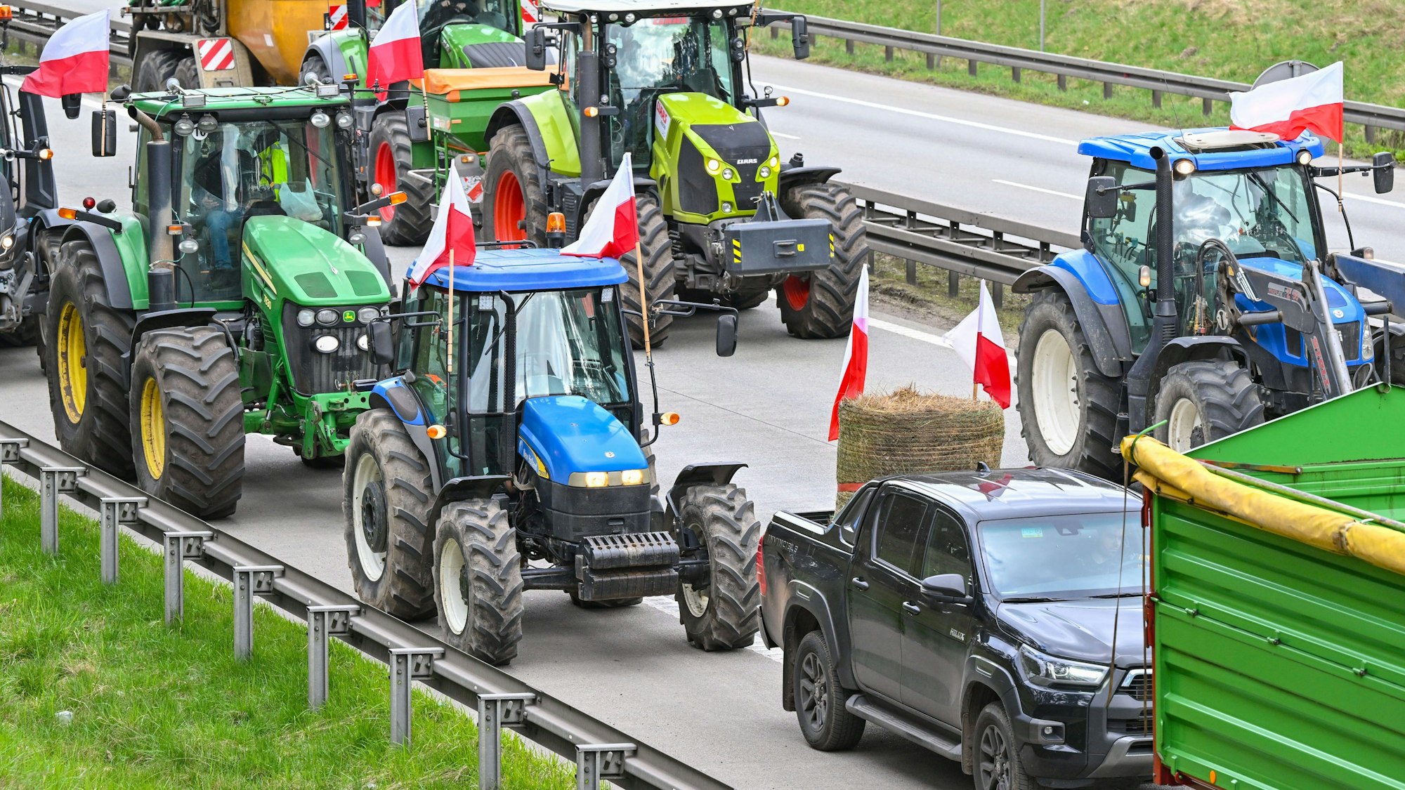 Polnische Bauern protestierten am Dienstag mit Traktoren in Slubice gegen die Importe aus der Ukraine.