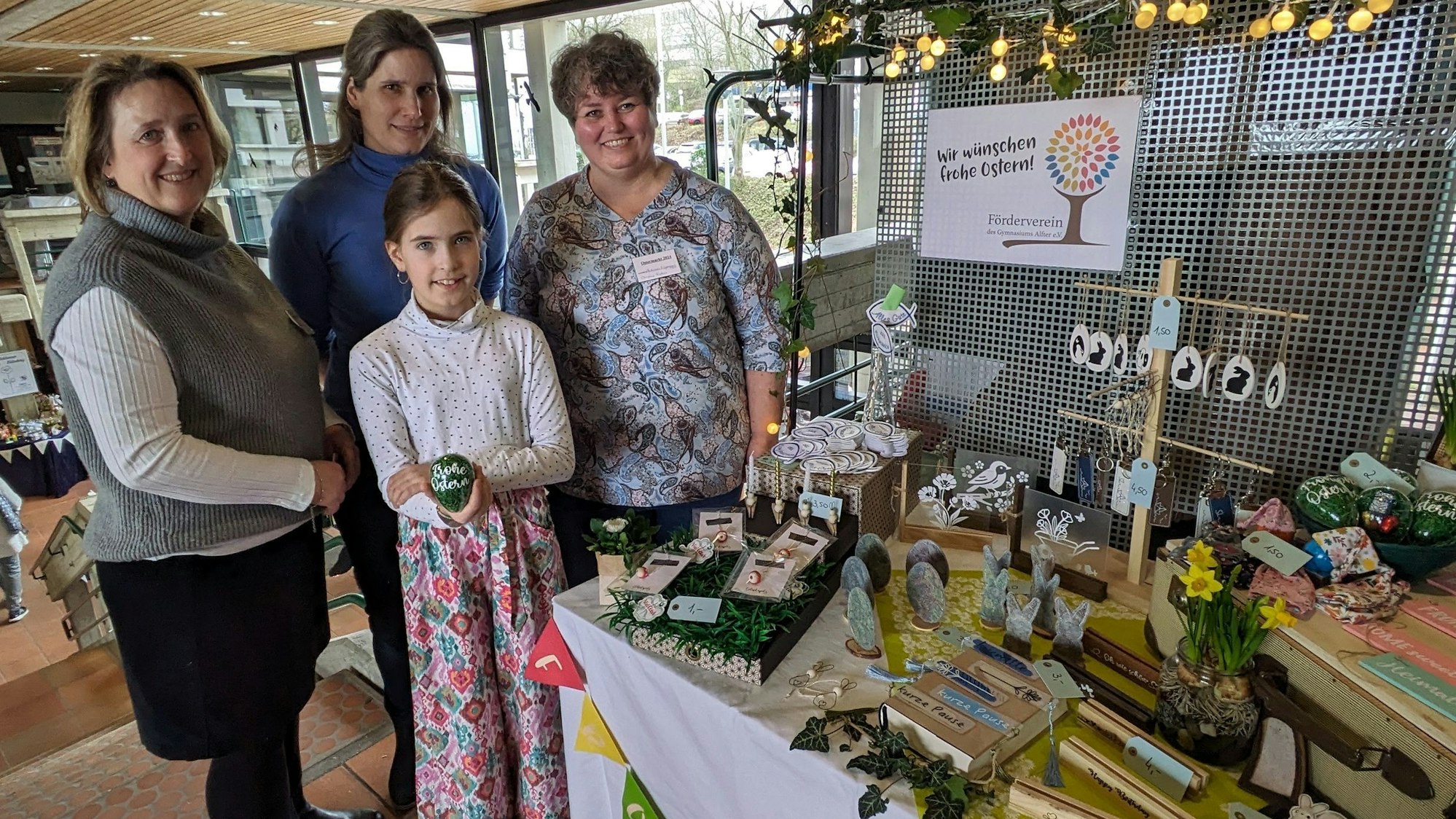 Der Förderverein des Gymnasiums Alfter mit Christine Fischer, Bianca Blottko-Rondorf, Elena Weber (von links) und Muriel.