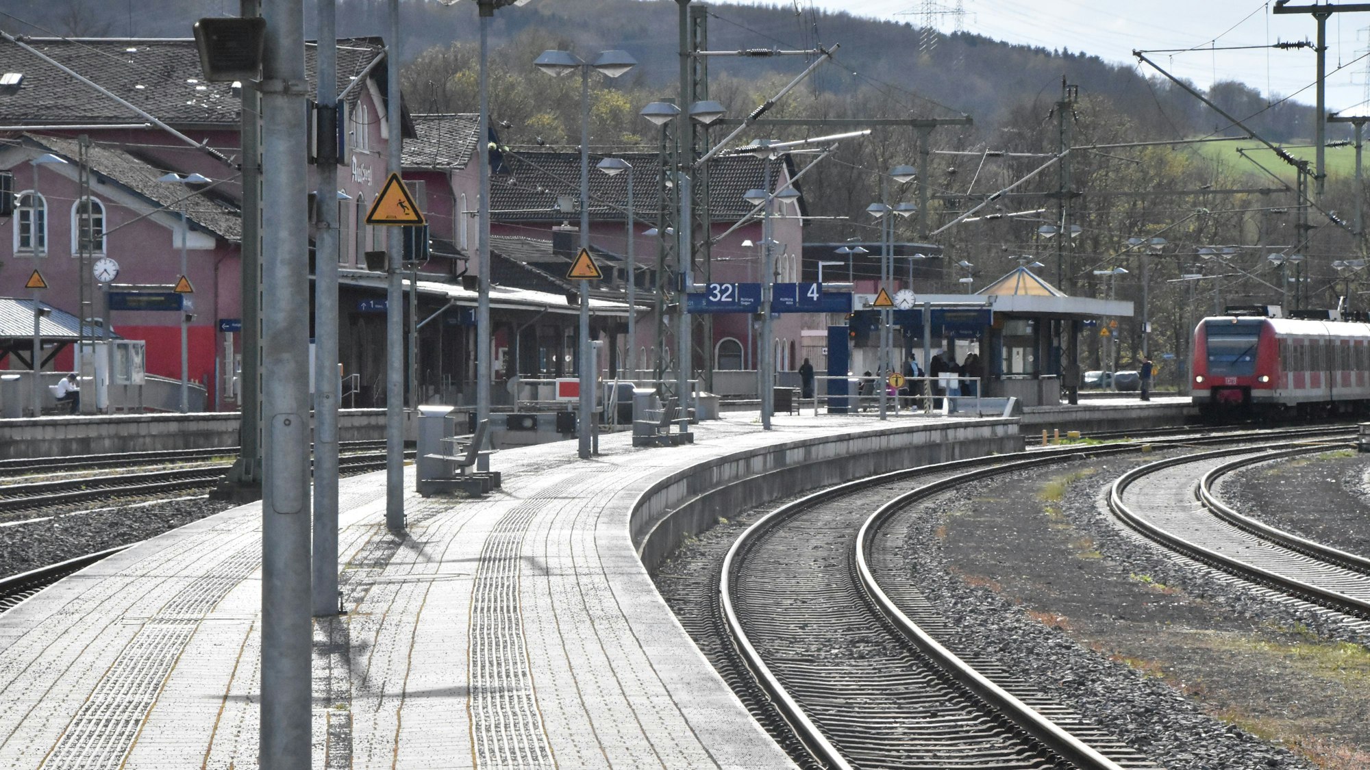 Die Züge des RE9 aus Richtung Köln enden und beginnen in Au (Sieg).