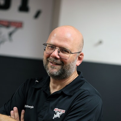 Sieht der neuen Saison in der Deutschen Eishockey Liga zuversichtlich entgegen: Haie-Geschäftsführer Philipp Walter.