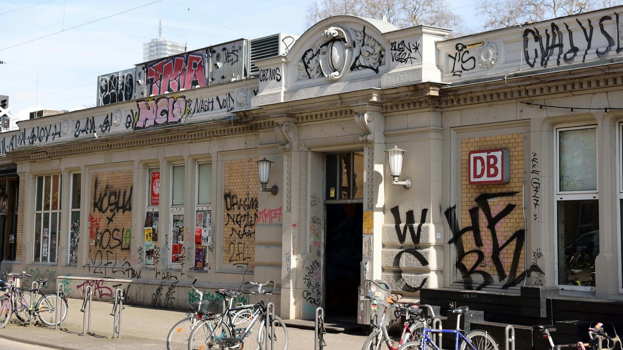 Wenig einladend ist der Bahnhof Köln West, einer von sieben Stationen in Köln mit nicht mehr akzeptabeln Mängeln.