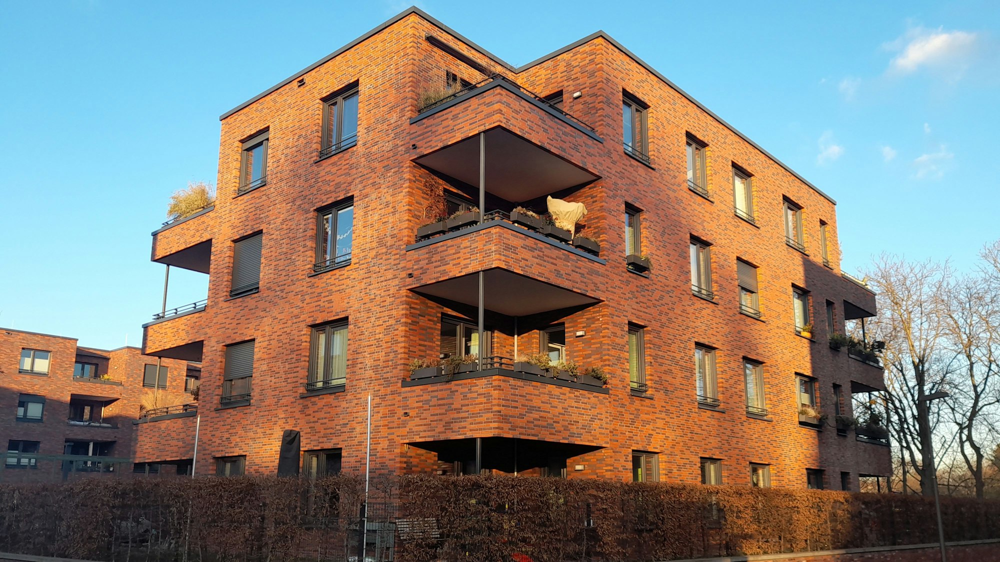 Die backsteinroten „Clouth 1“-Gebäude im jüngsten Veedel von Nippes.