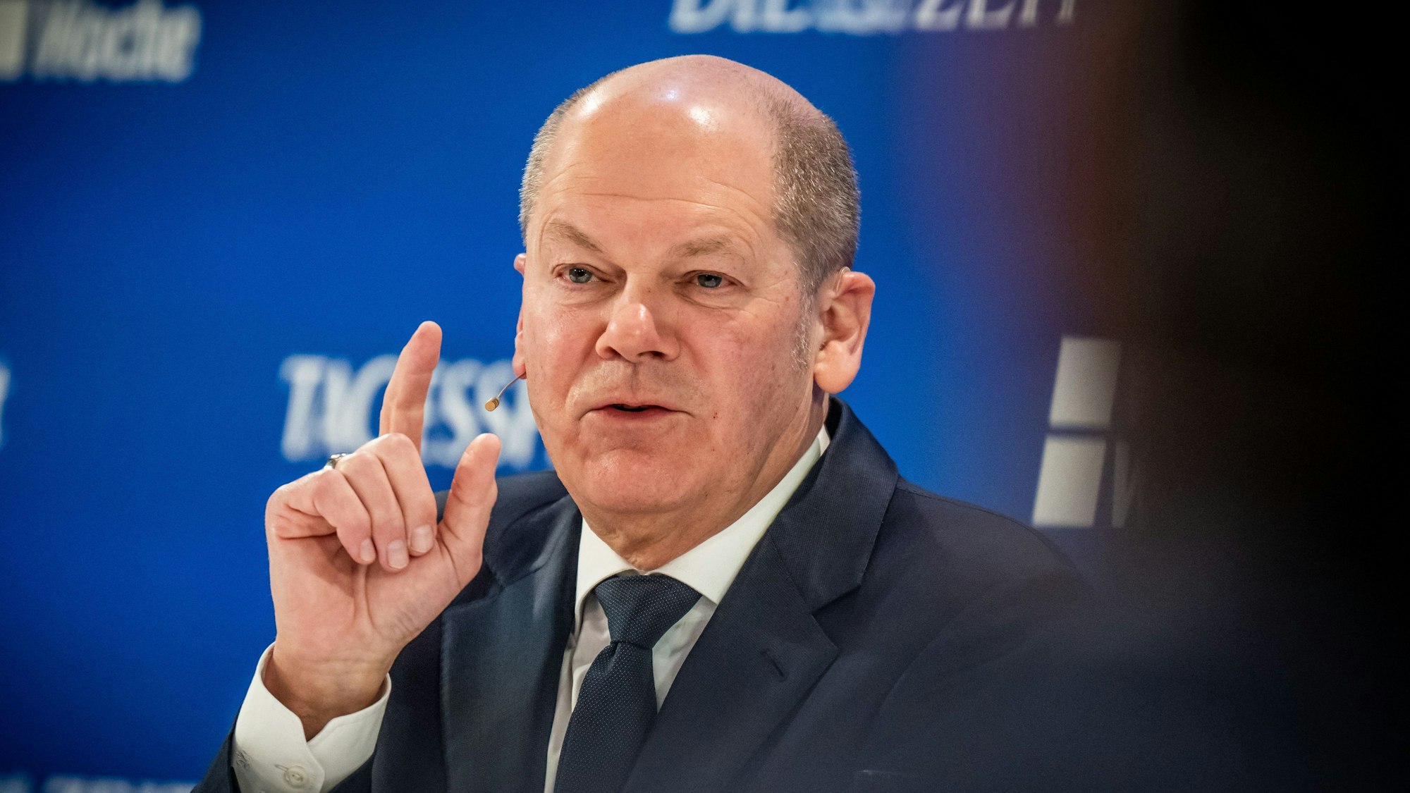 Bundeskanzler Olaf Scholz (SPD) spricht bei der Konferenz „Europe 2024“, eine Veranstaltung mit Beteiligung verschiedener Medienhäuser in den Design Offices am Berliner Humboldthafen.