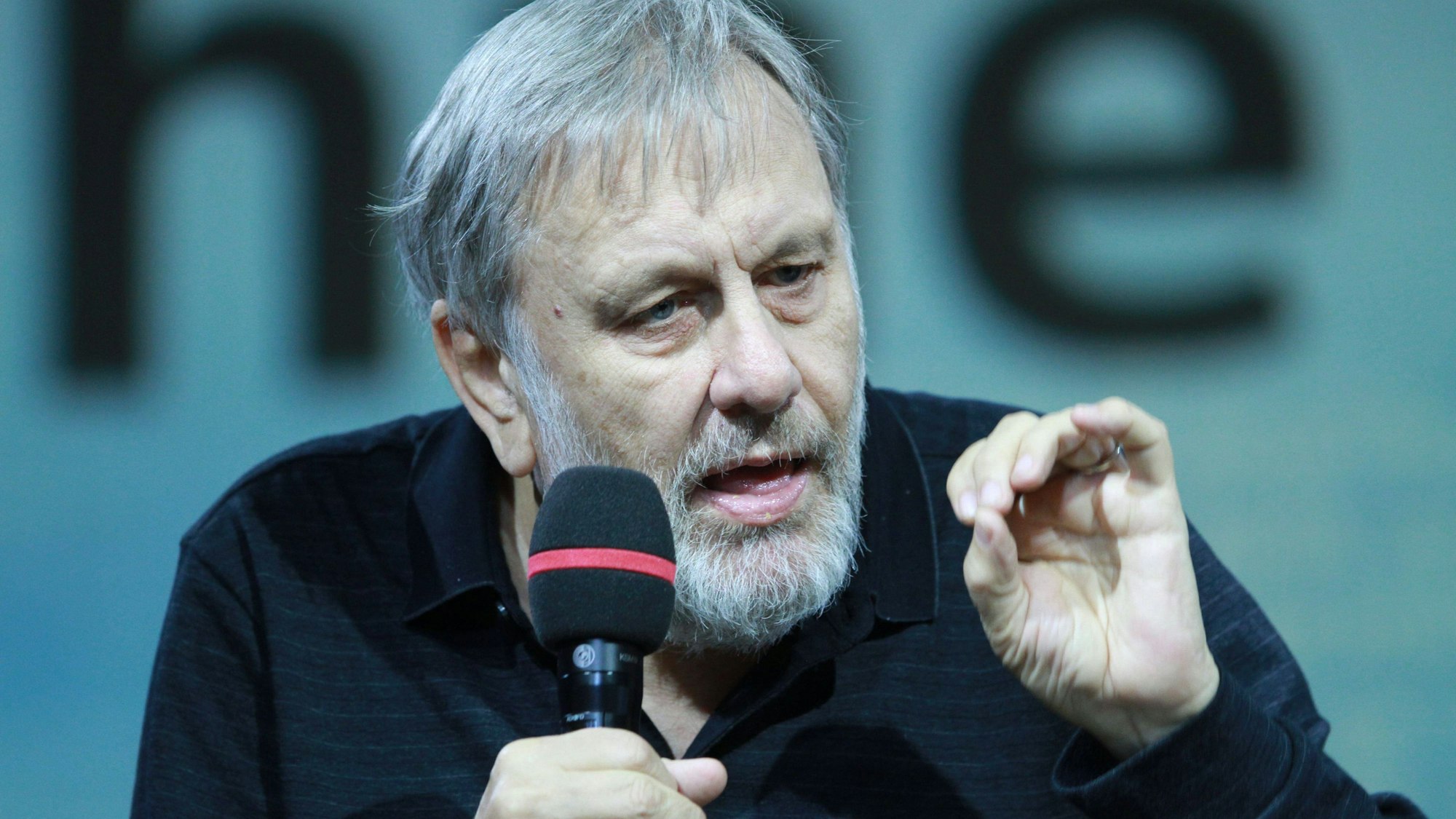 Slavoj Žižek hat sich in der Sendung des britischen Journalisten Piers Morgan zum Ukraine-Krieg geäußert – und die Haltung vieler Linker kritisiert.