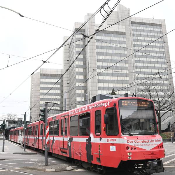 Das Stadthaus Bonn ist sanierungsbedürftig. Die Probleme mit den verrosteten Stützpfeilern auf den Parkdecks sollen gravierender sein als erwartet.