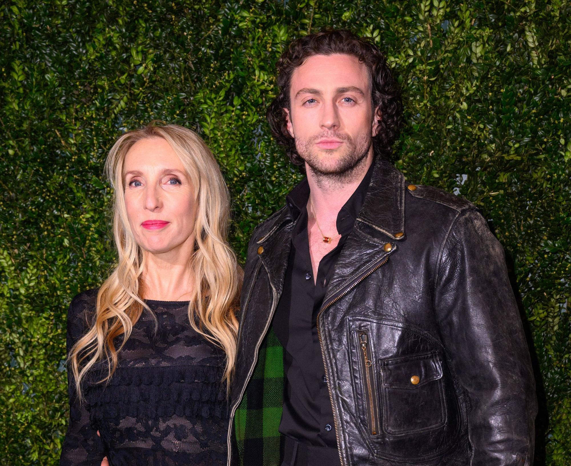 Sam Taylor-Johnson und Aaron Taylor-Johnson (r.) auf einem roten Teppich in London.