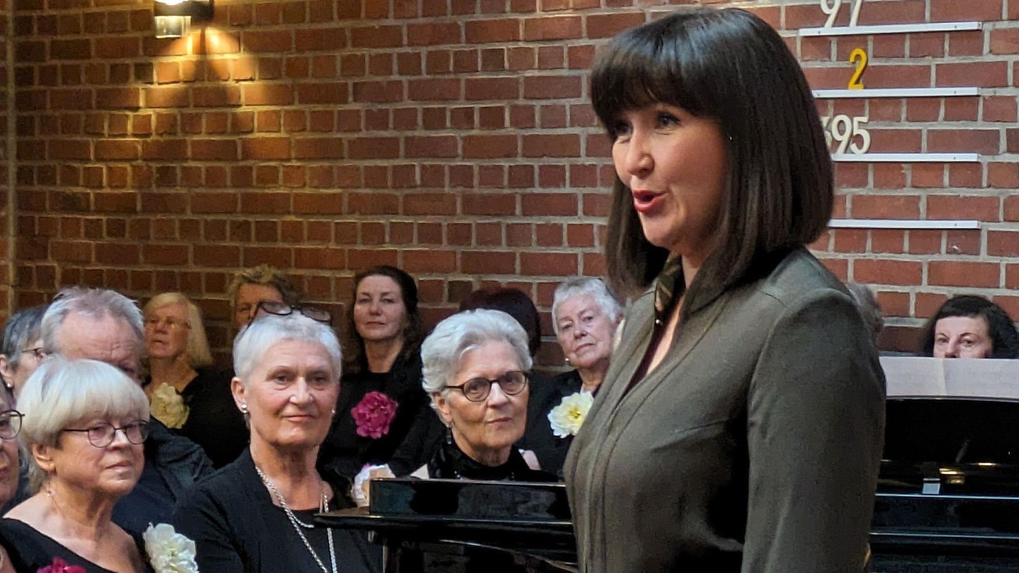 Sopranistin Yuriko Bernhöft beim Jubiläumskonzert des Frauenchors Rheinbach.
