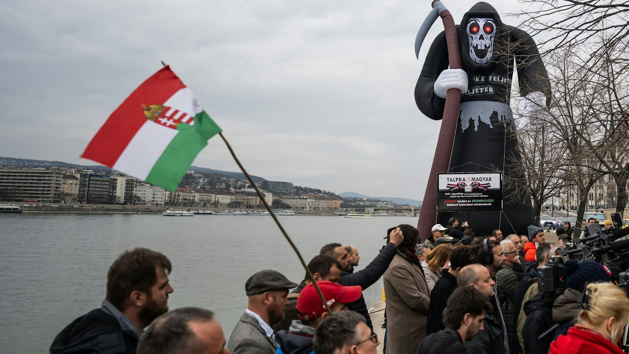 Ungarische Landwirte protestieren gegen den Green Deal («Grüner Deal») der Europäischen Union (EU) und die Einfuhr von Getreide und anderen Agrarprodukten aus der Ukraine.