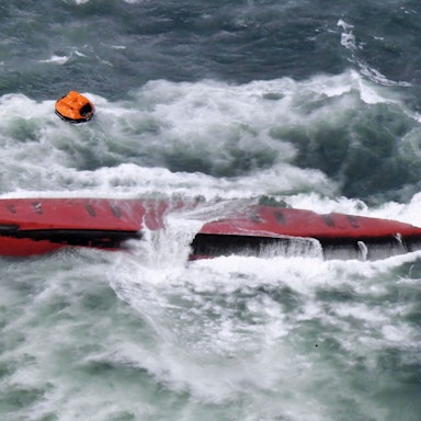 Die „Keoyoung Sun“ ist vor der japanischen Küste gekentert und treibt in den Wellen.