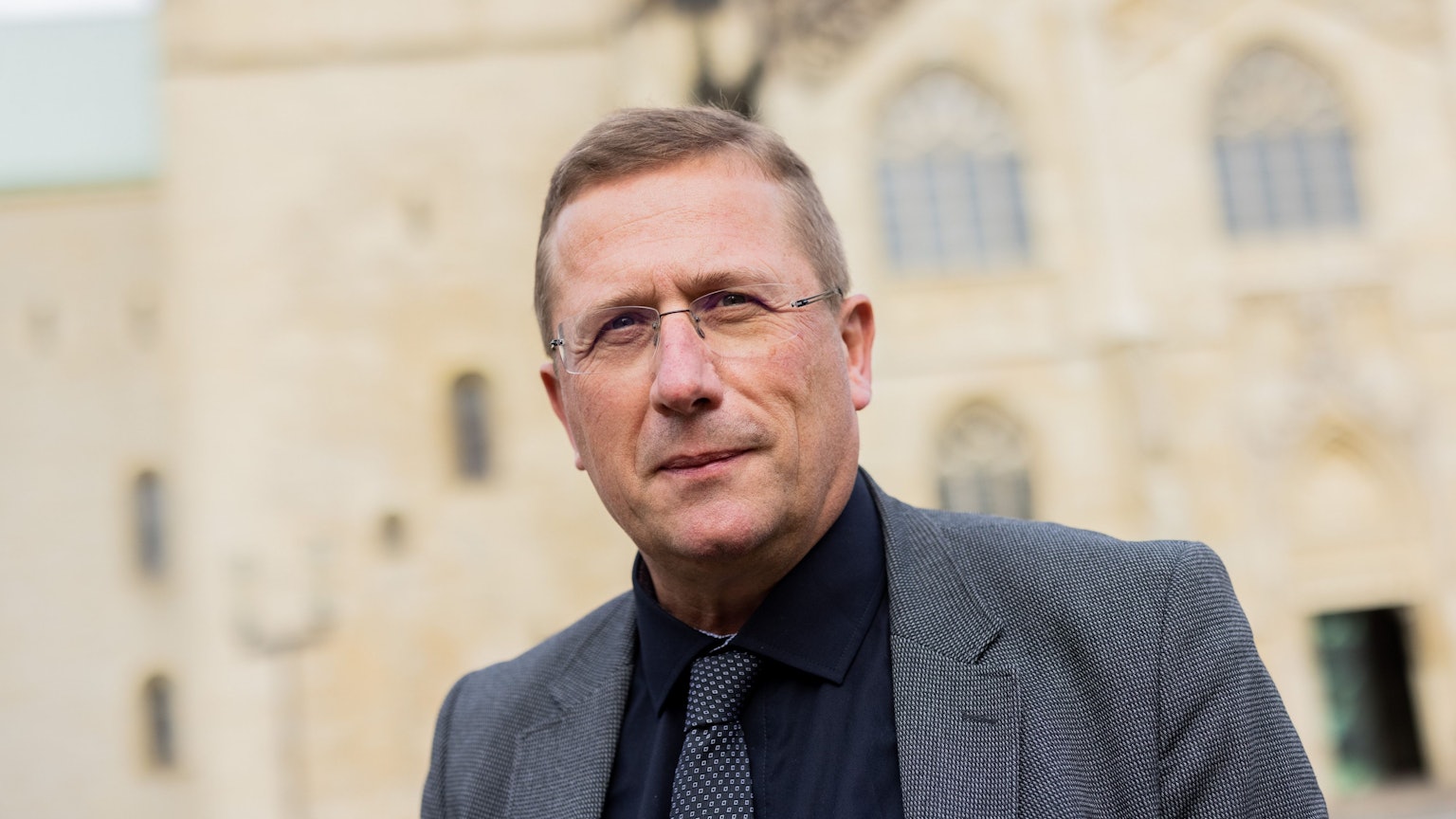 Eine „nicht katholische Auffassung über das Priestertum“ hält der Kirchenrechtler Thomas Schüller (Universtität Münster) den Anwälten des Kölner Erzbistums vor.