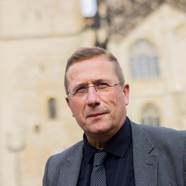 Eine „nicht katholische Auffassung über das Priestertum“ hält der Kirchenrechtler Thomas Schüller (Universtität Münster) den Anwälten des Kölner Erzbistums vor.
