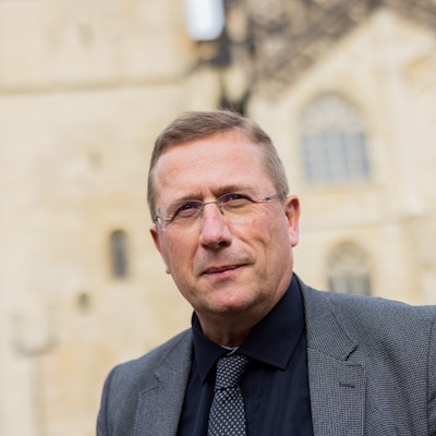 Eine „nicht katholische Auffassung über das Priestertum“ hält der Kirchenrechtler Thomas Schüller (Universtität Münster) den Anwälten des Kölner Erzbistums vor.