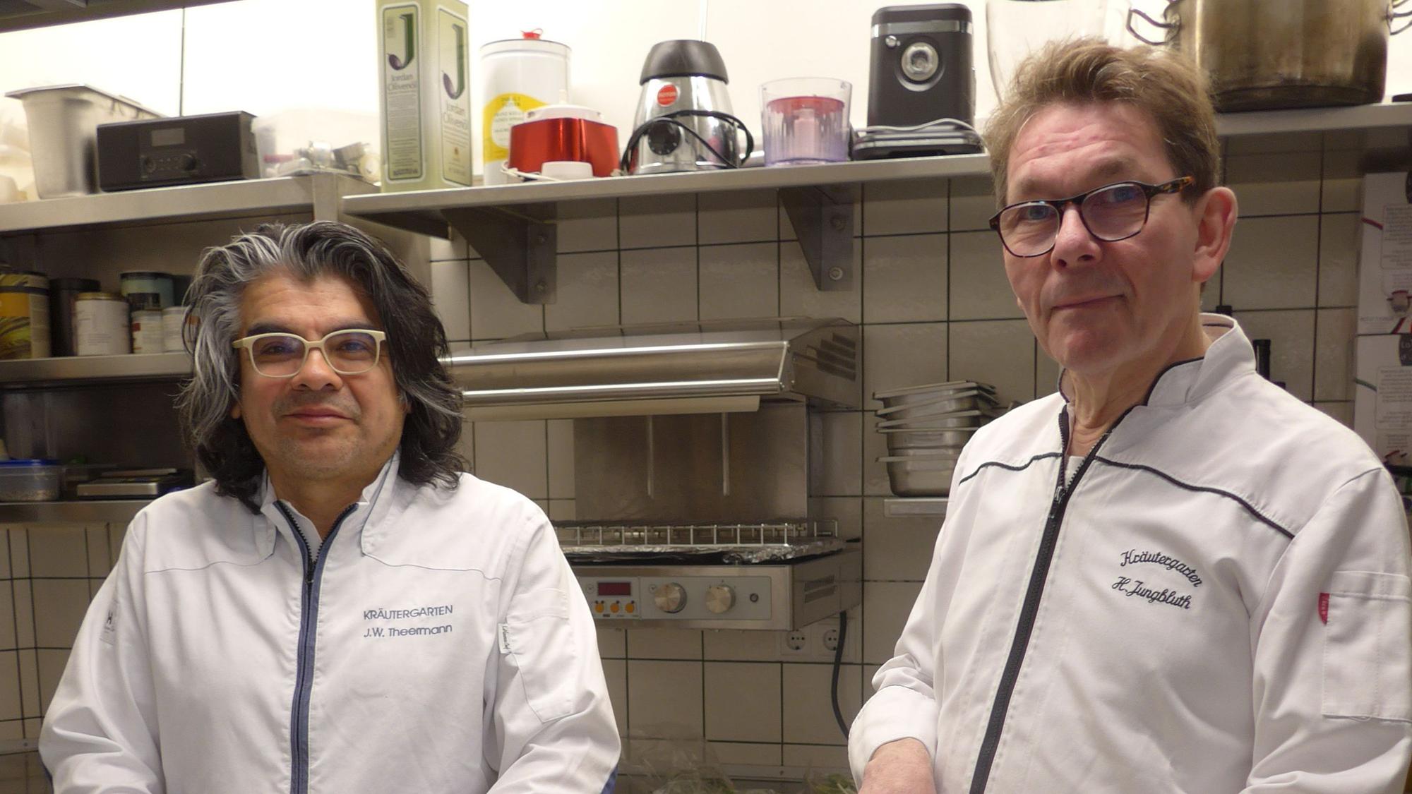 Herbert Jungluth und sein langjähriger Sous-Chef José Washington Theermann verwöhnen die Gäste im Gasthaus Kräutergarten auf hohem Niveau.