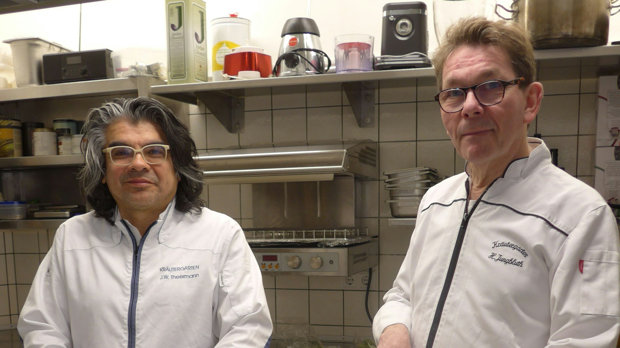 Herbert Jungluth und sein langjähriger Sous-Chef José Washington Theermann verwöhnen die Gäste im Gasthaus Kräutergarten auf hohem Niveau.