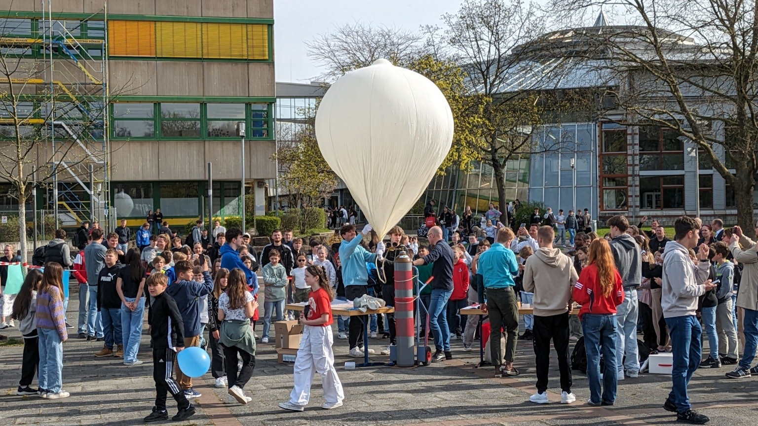 21. März 2024. Bornheim. Der Countdown läuft zum Start des Wetterballons. Foto: Frank Engel-Strebel