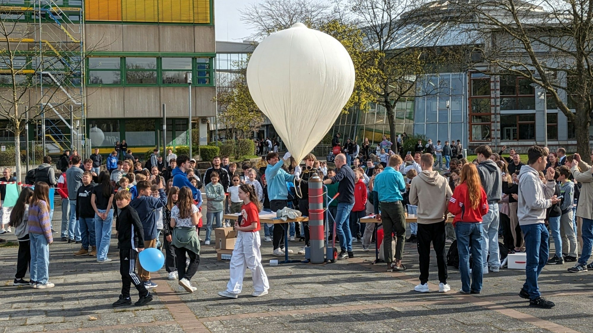 21. März 2024. Bornheim. Der Countdown läuft zum Start des Wetterballons.  Foto: Frank Engel-Strebel