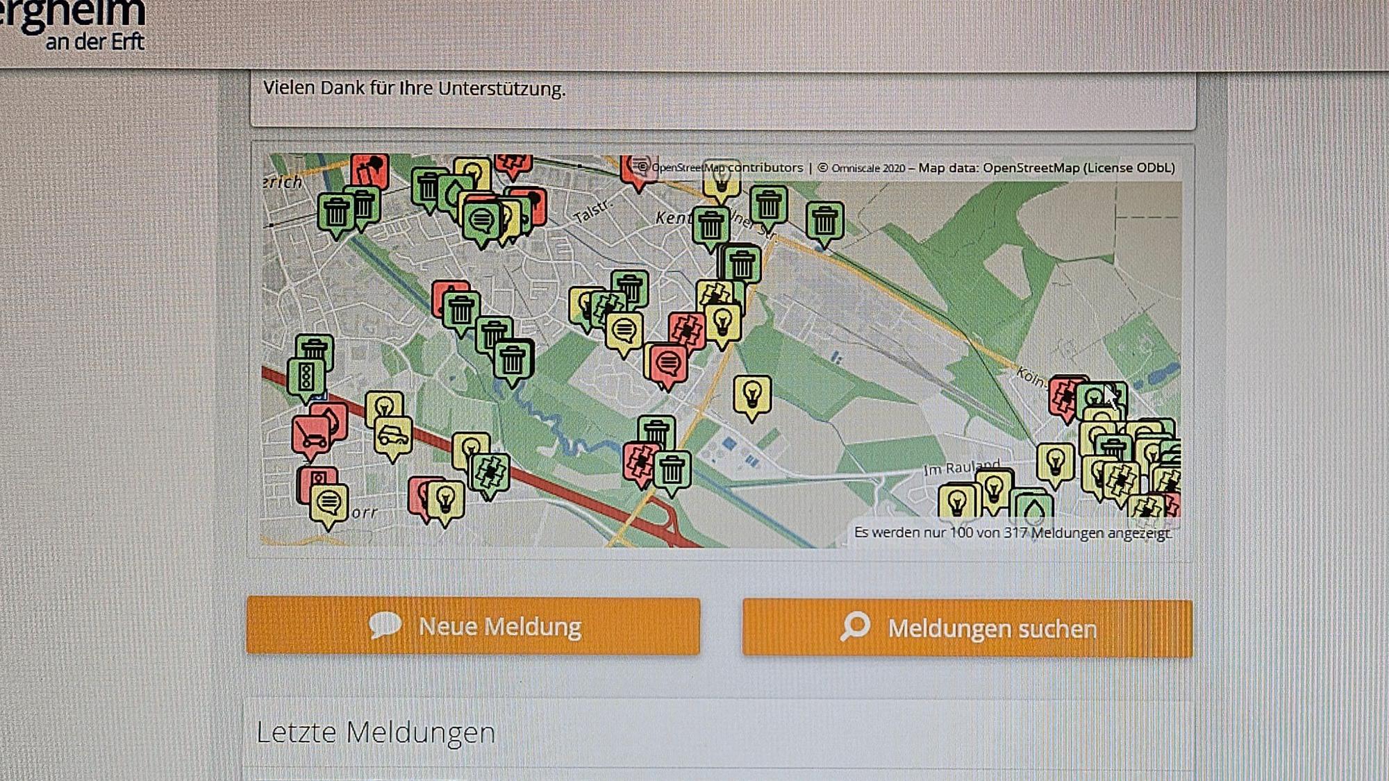 Eine Internetseite zeigt eine Karte mit Fähnchen.