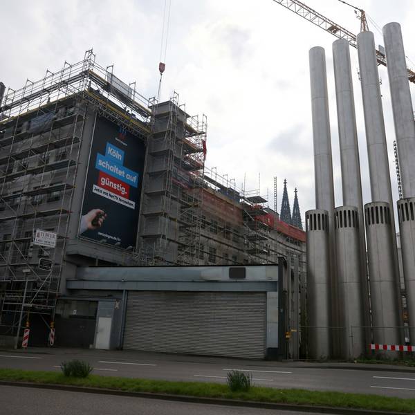 Die Bachem Immobilien GmbH und Co KG nutzt einen Kran, der eigentlich zu einer anderen Baustelle gehört.