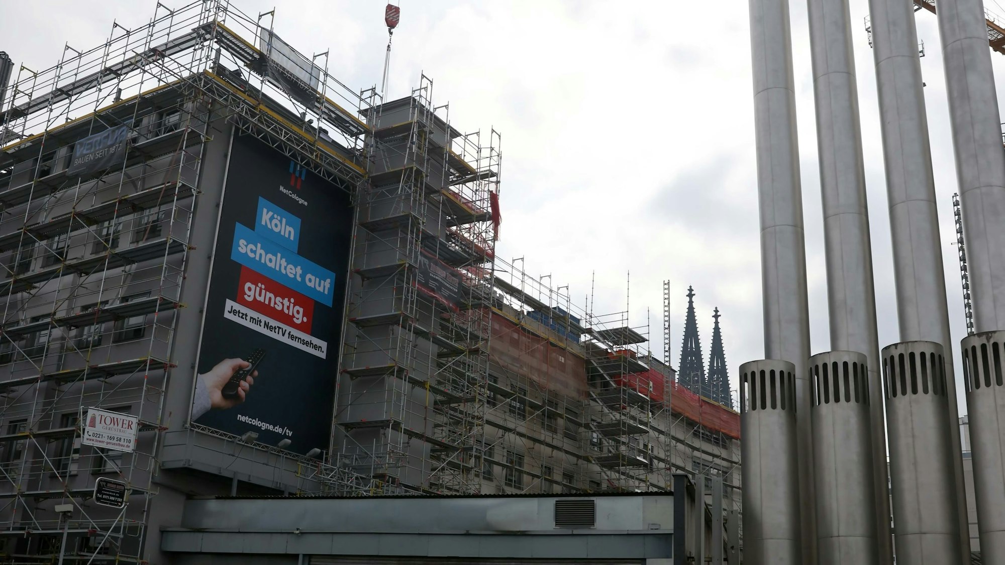 Die Bachem Immobilien GmbH und Co KG nutzt einen Kran, der eigentlich zu einer anderen Baustelle gehört.