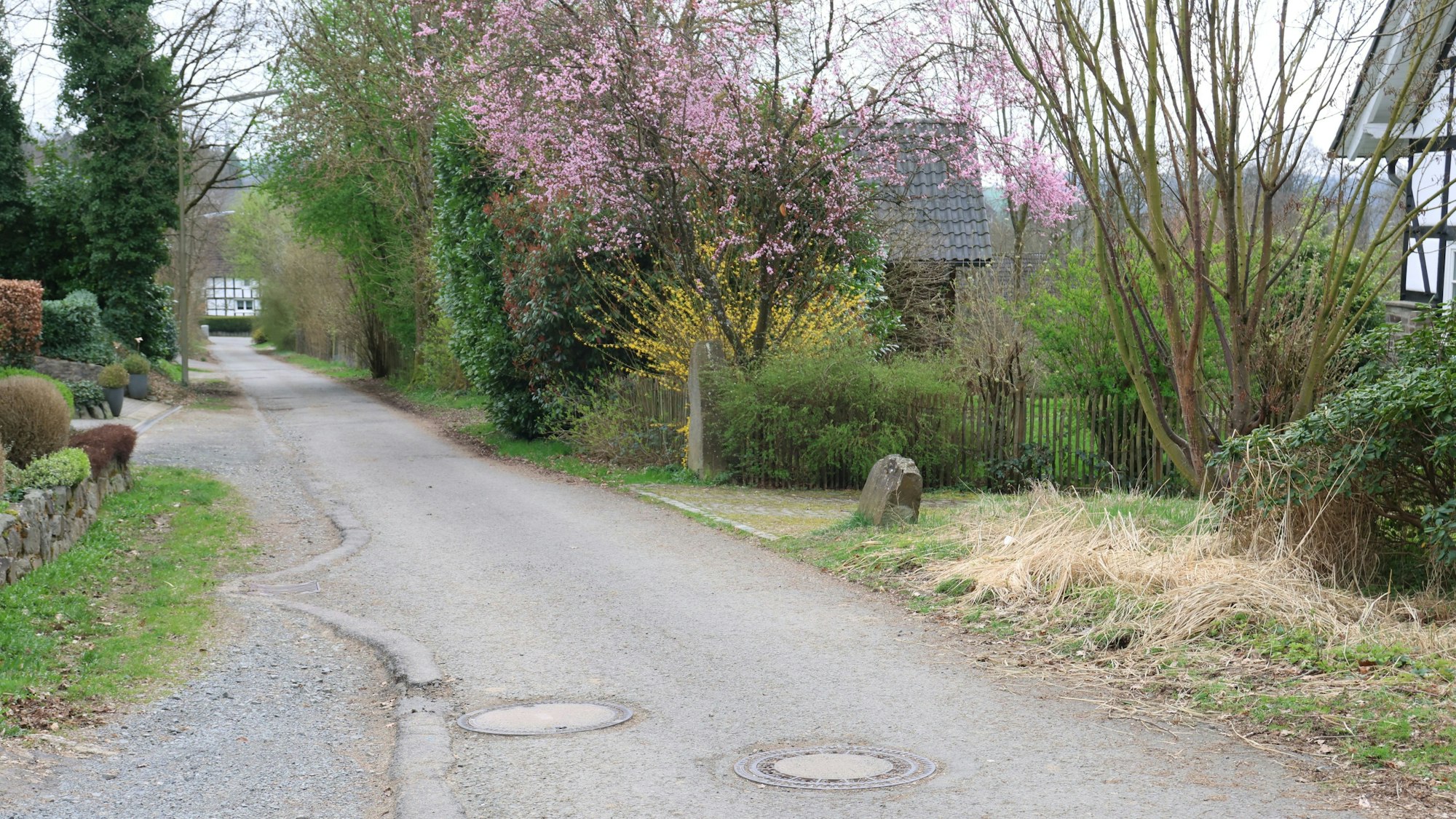 Die Straße „Im Drieschgarten“ in der Reichshofer Ortschaft Heischeid.