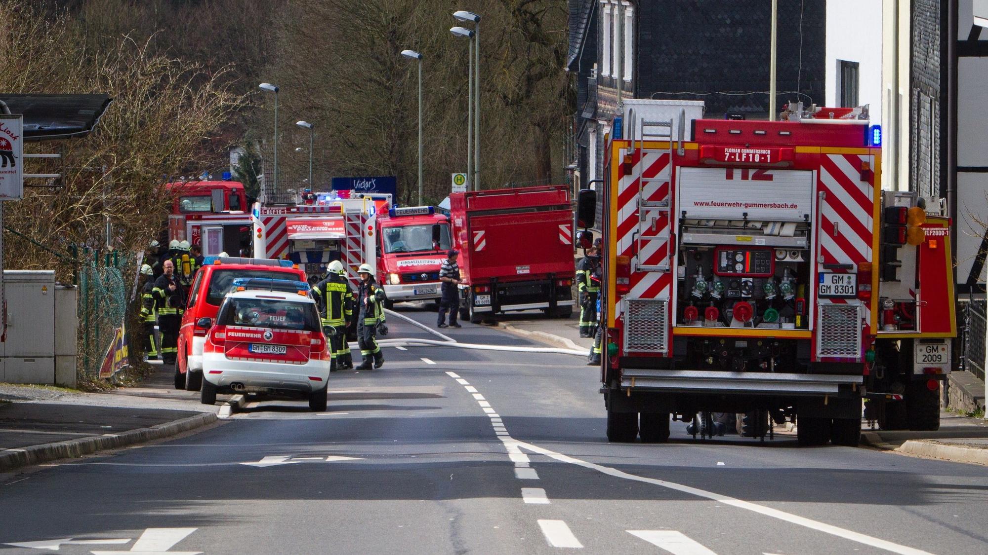 Ein Großaufgebot der Feuerwehr an einer Einsatzstelle.