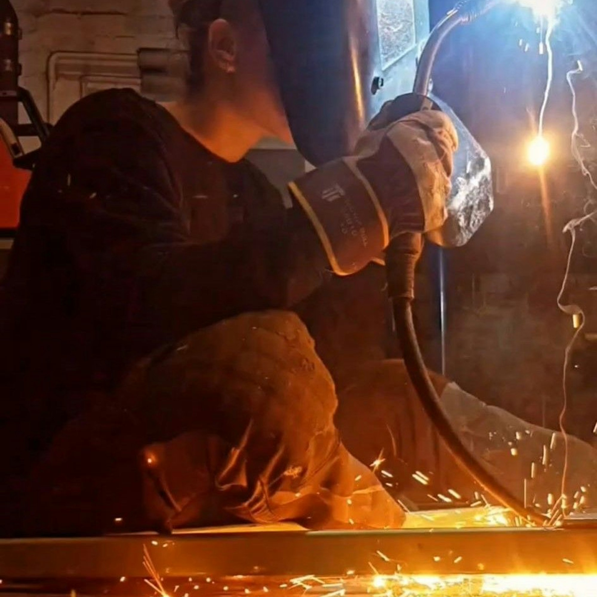 In ihrem Job lässt Bella Meier die Funken fliegen.