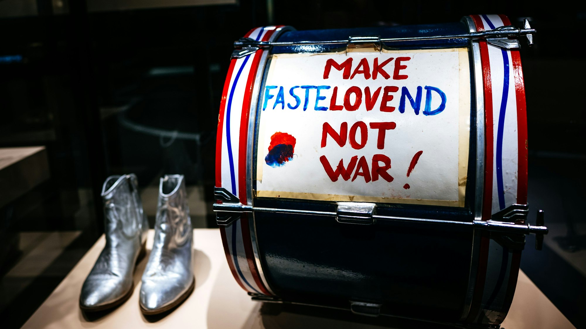 Eine Trommel, die beim ausgefallenen Rosenmontag während des Irak-Kriegs in Köln genutzt wurde.