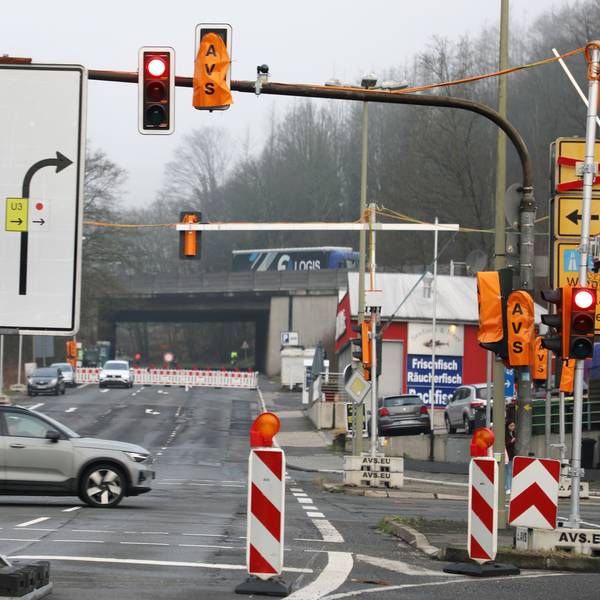 Kein Durchkommen: Die Großbaustelle prägt das Leben in Untereschbach.