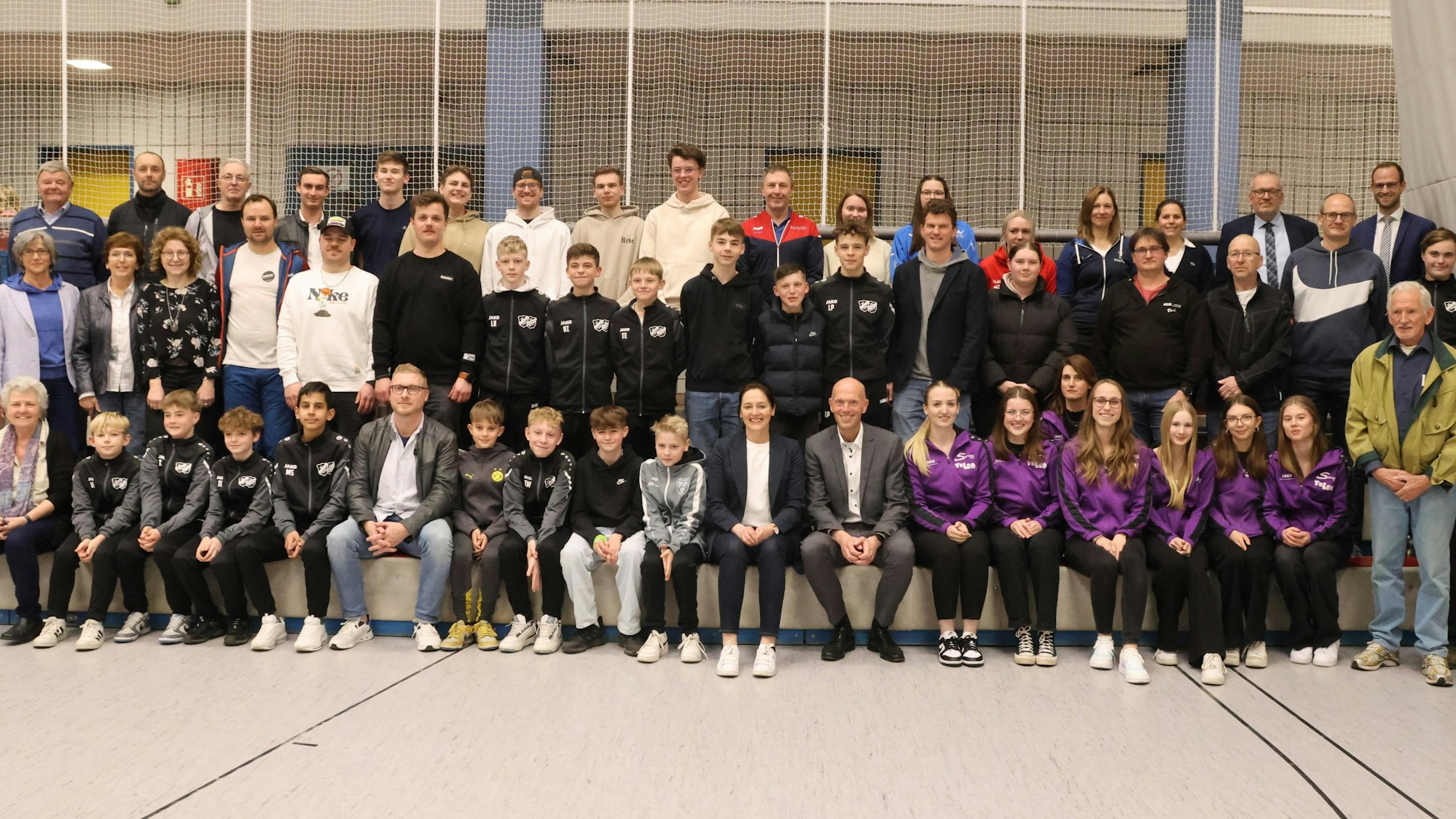 Groß ist der Reigen der Sportlerinnen und Sportler, die jetzt von der Stadt Waldbröl und dem Stadtsportbund in der Nutscheidhalle geehrt wurden.