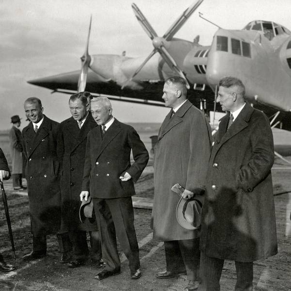 Prof. Junkers, Mader, Schleissing, Brauer u.a. bei der Präsentation der G 38 am 9. Nov. 1929 Prof. Junkers mit Mitarbeitern bei der Präsentation der G 38 am 9. Nov. 1929.