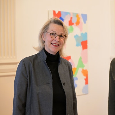 Petra Oelschlägel (l.) übergibt die Leitung des Kunstmuseums Villa Zanders in Bergisch Gladbach an Ina Dinter.