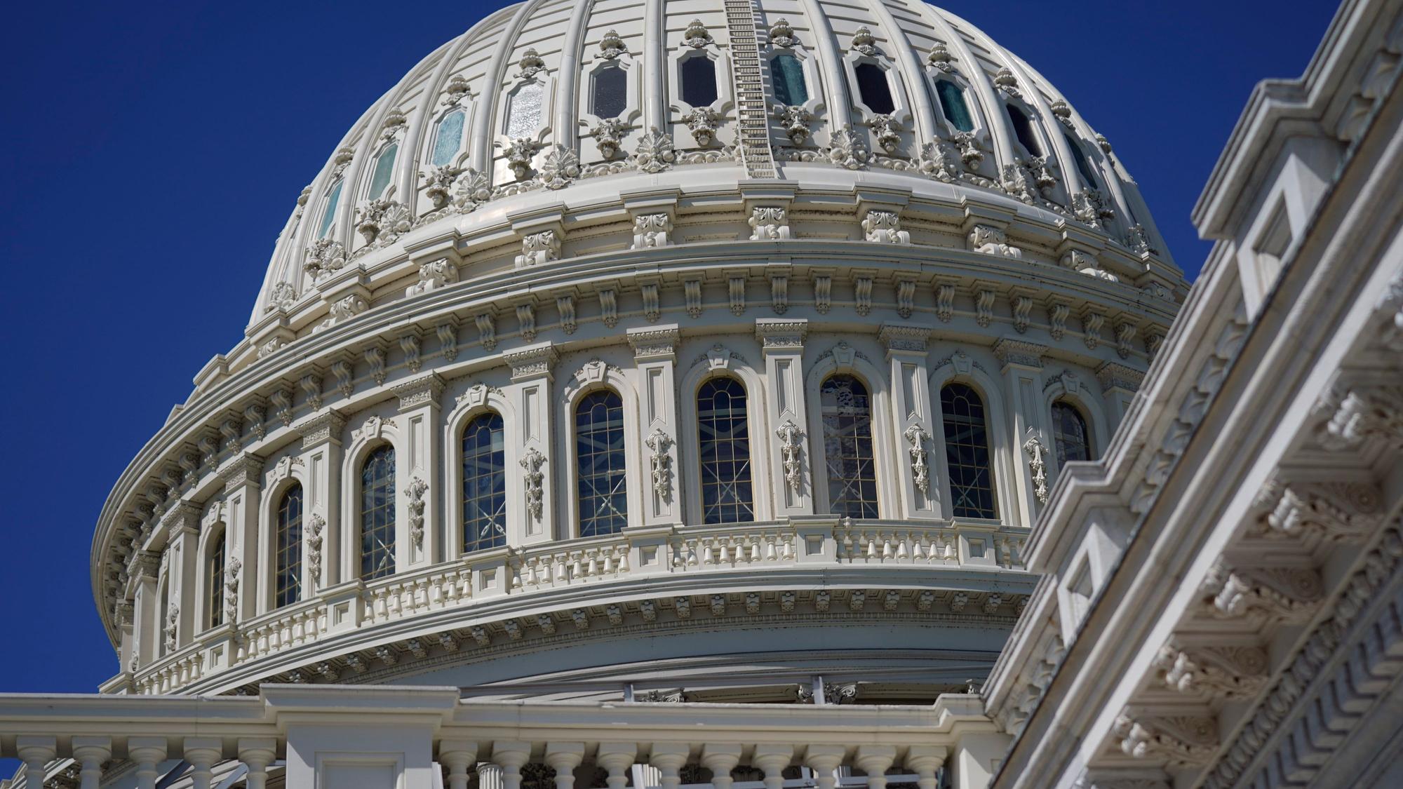 Die Sonne scheint auf die Kuppel des US-Kapitols in Washington.