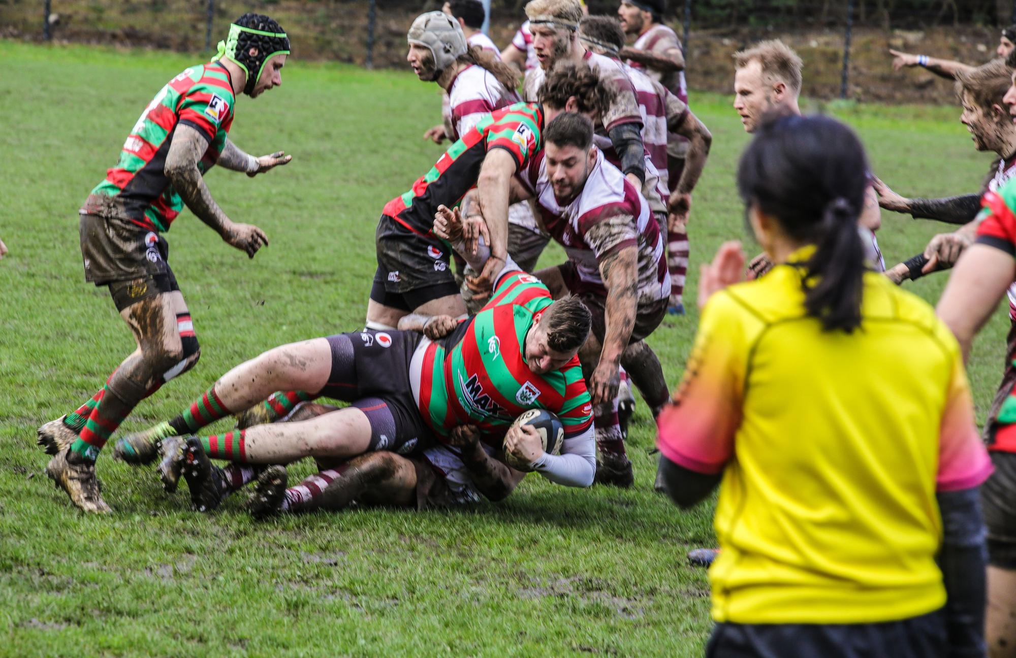 23.03.2024, Köln: Rugby Bundesliga Spiel RSV Köln ( rot-weisse Trikots)vs. RK Heusenstamm ( gtün-rote Trikots). Foto:Dirk Borm