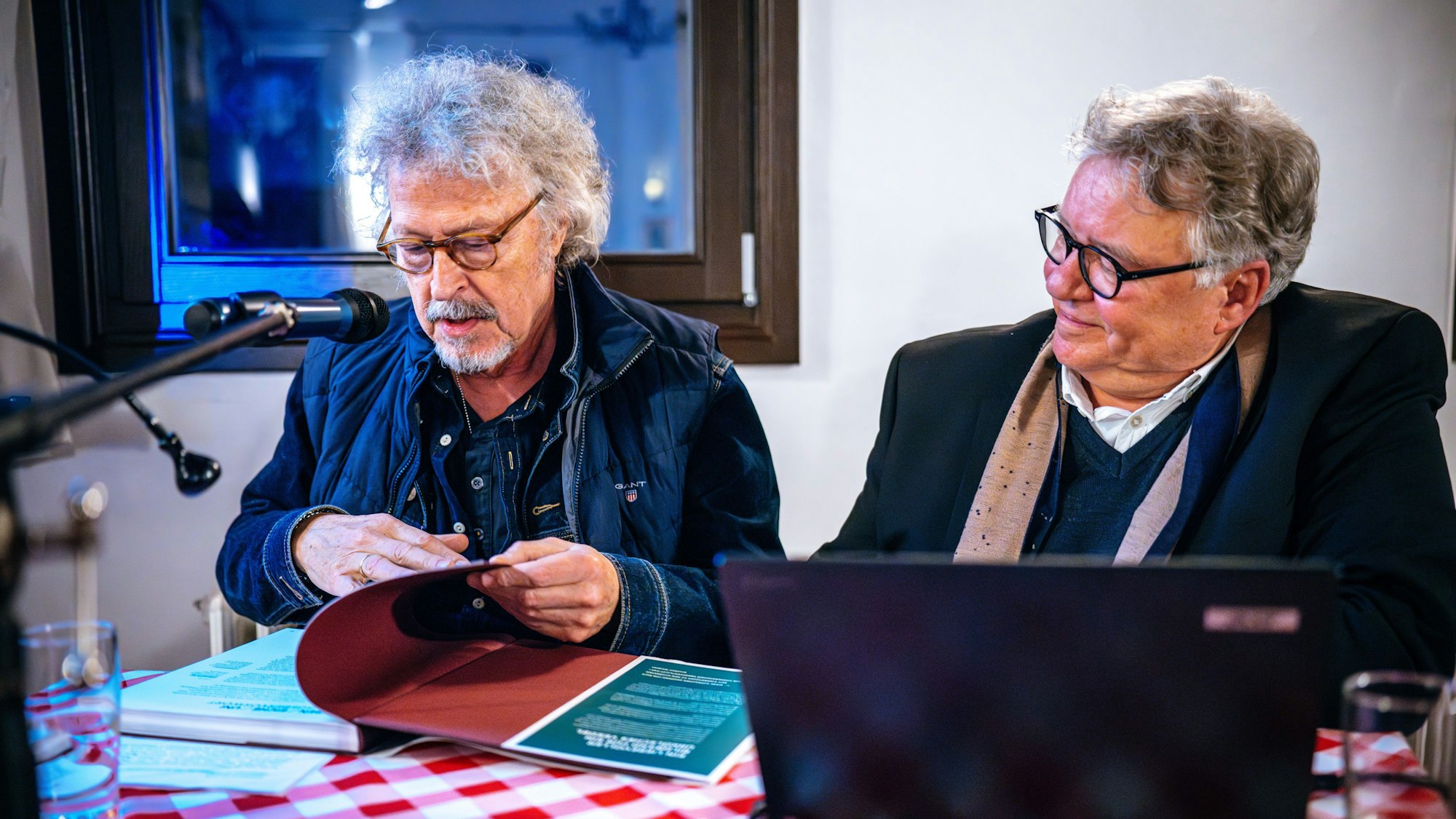 Ihr gemeinsames Buchprojekt stellten Niedecken (l.) und Wirdeier in der Severinstorburg vor.