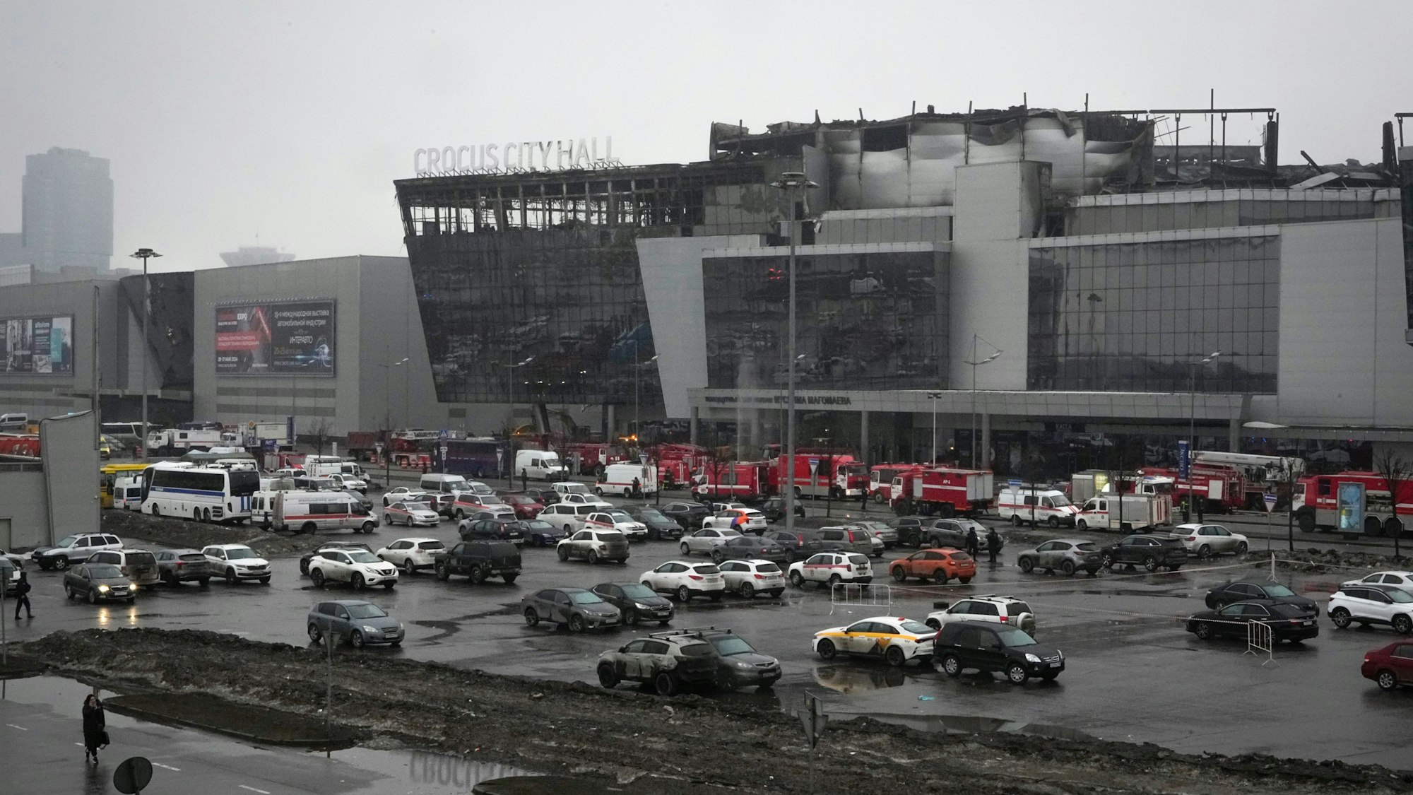 Moskau: Ein Blick auf das abgebrannte Veranstaltungszentrum Crocus City Hall nach einem Anschlag am westlichen Rand von Moskau.