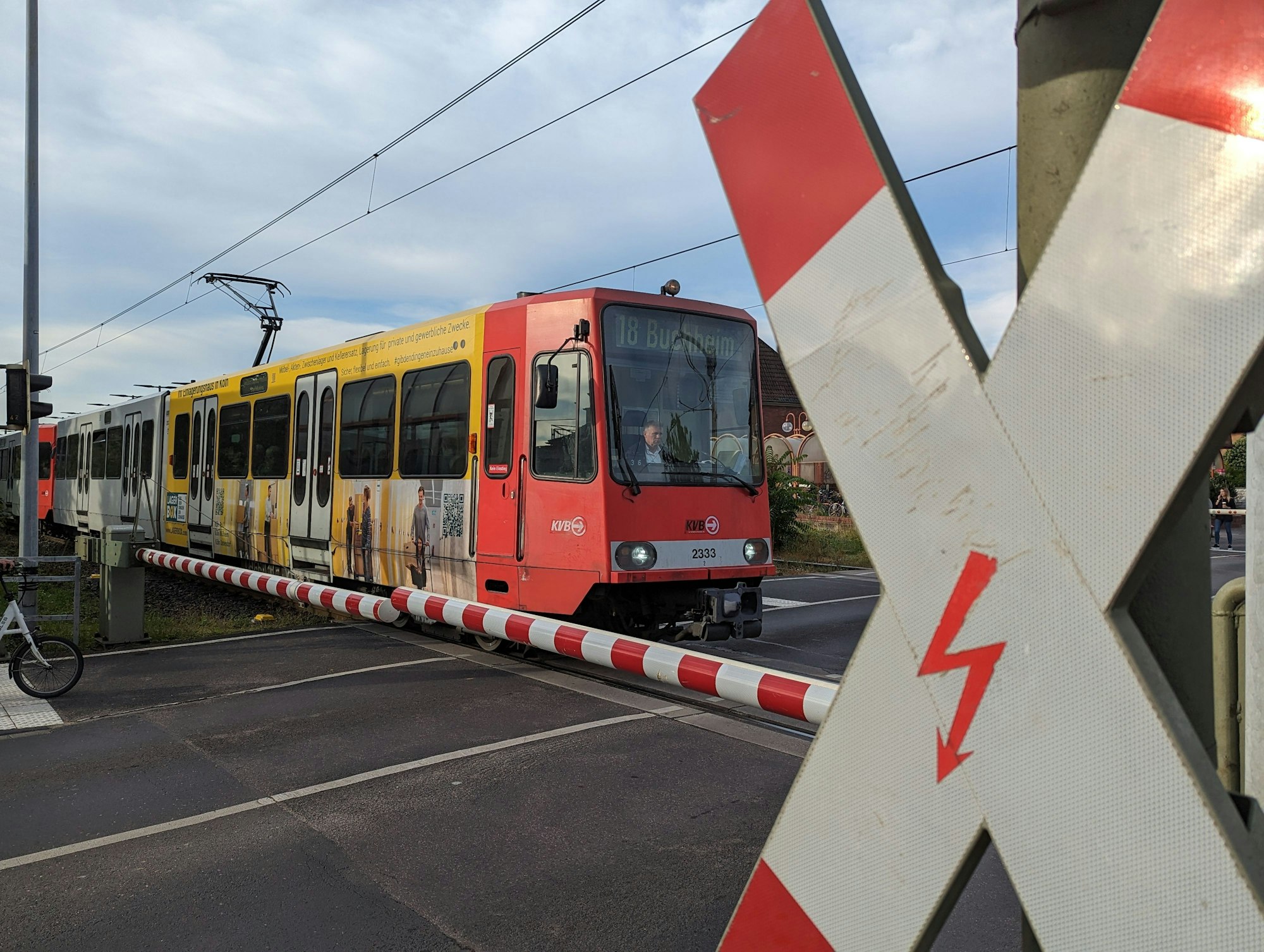 Eine Bahn der KVB-Linie 18. (Symbolbild)
