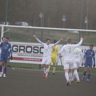 Paul Orfgen freut sich über den Führungstreffer des FSV.